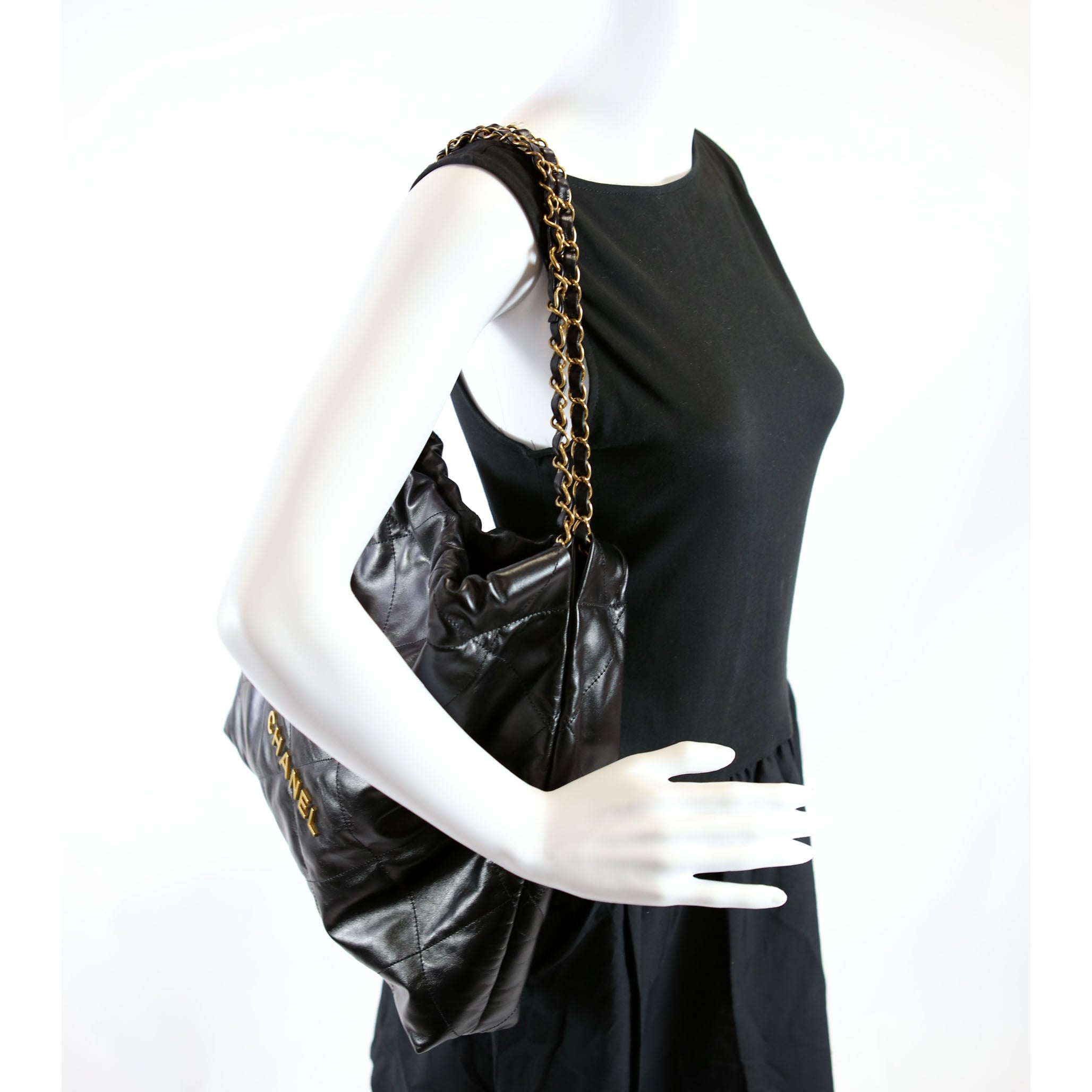 Chanel 22 Quilted Medium Hobo (RFID) Black/Gold