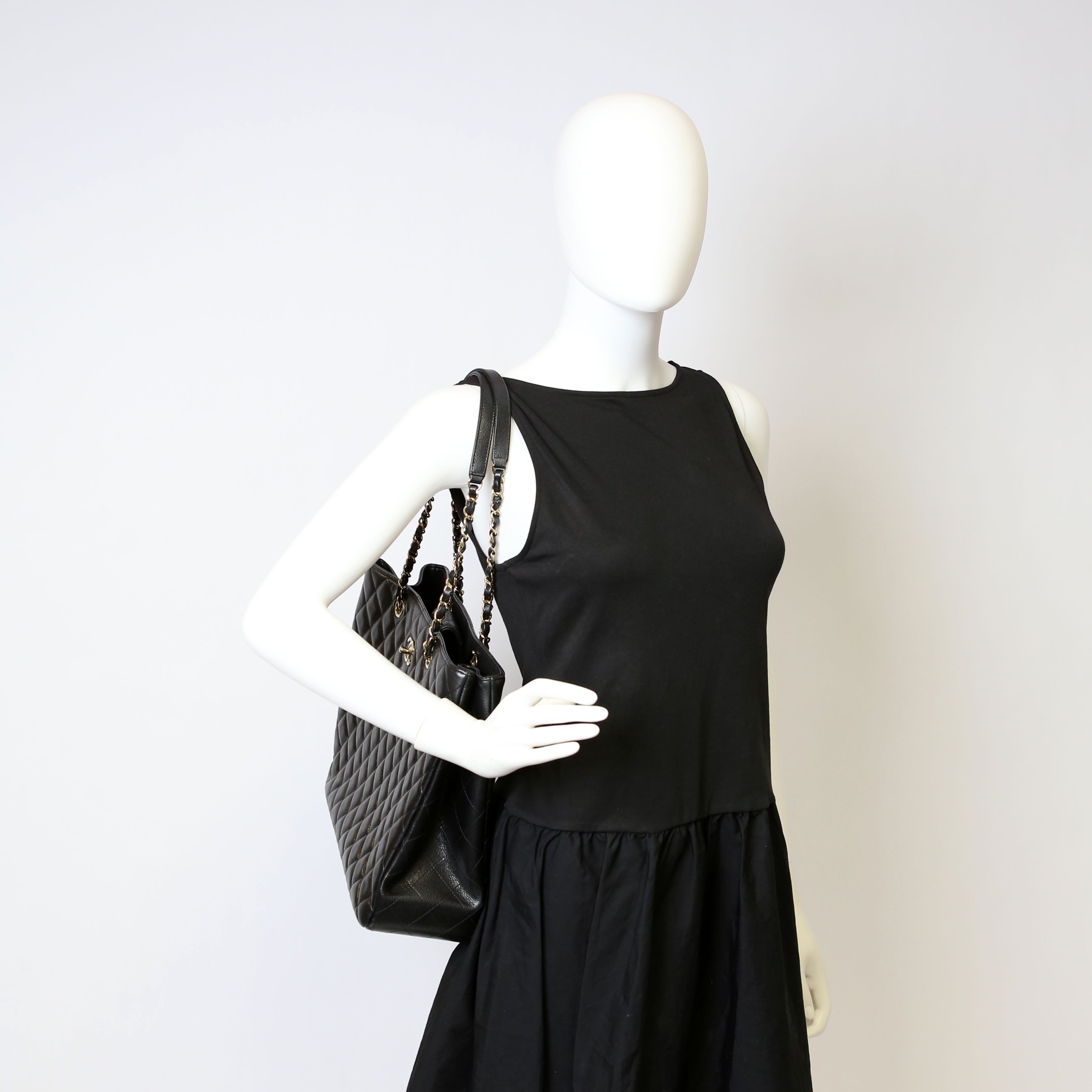 Classic CC Shopping Tote Caviar RFID Black