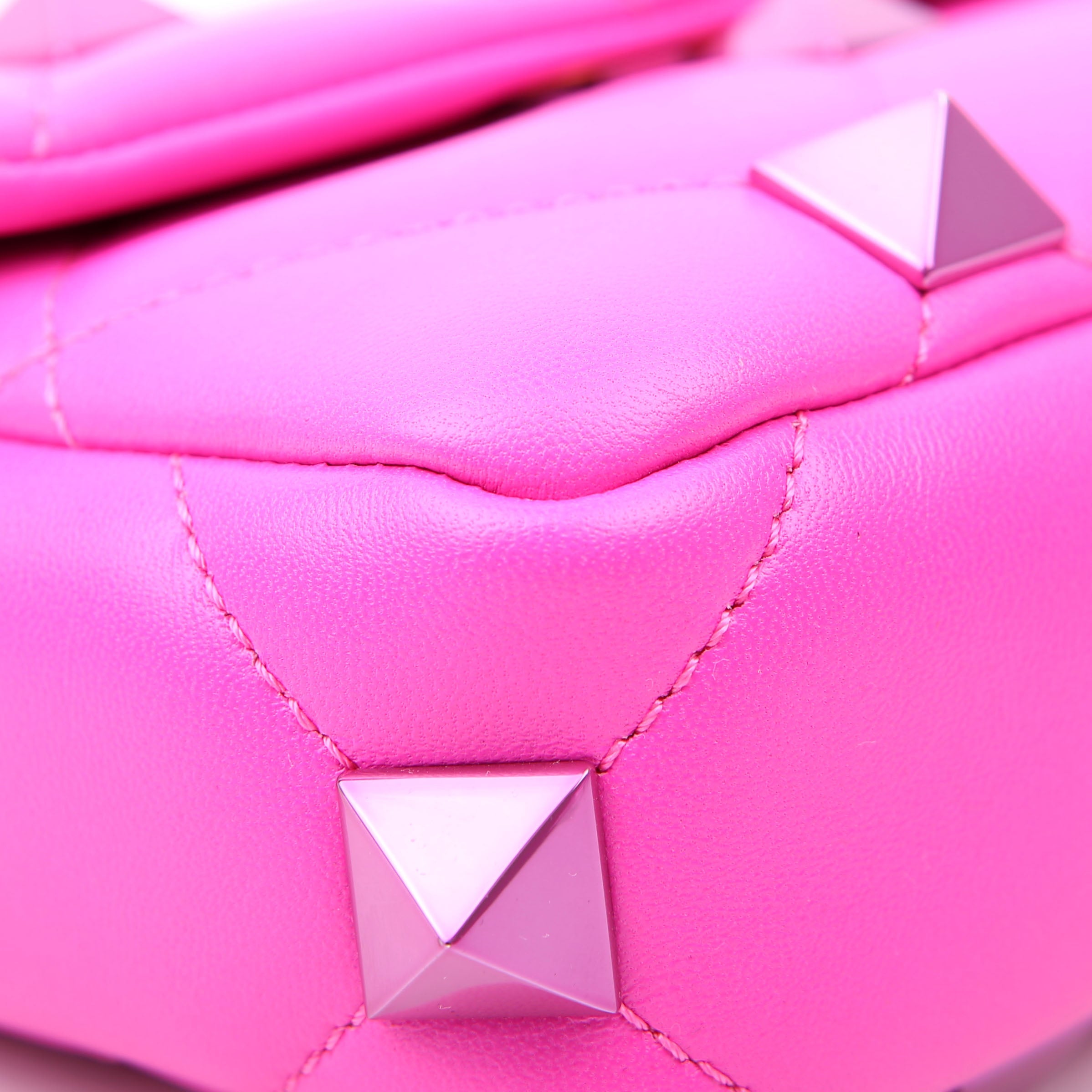 Roman Stud Monochrome Small Pink