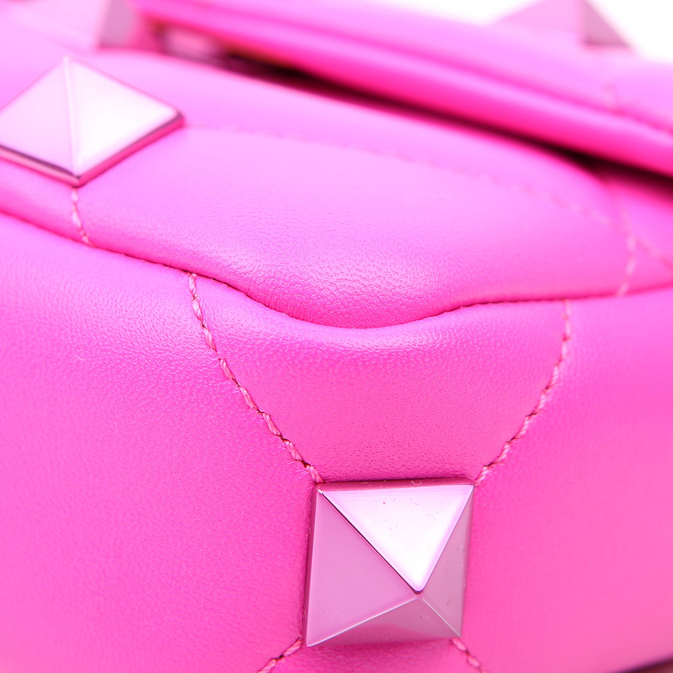 Roman Stud Monochrome Small Pink