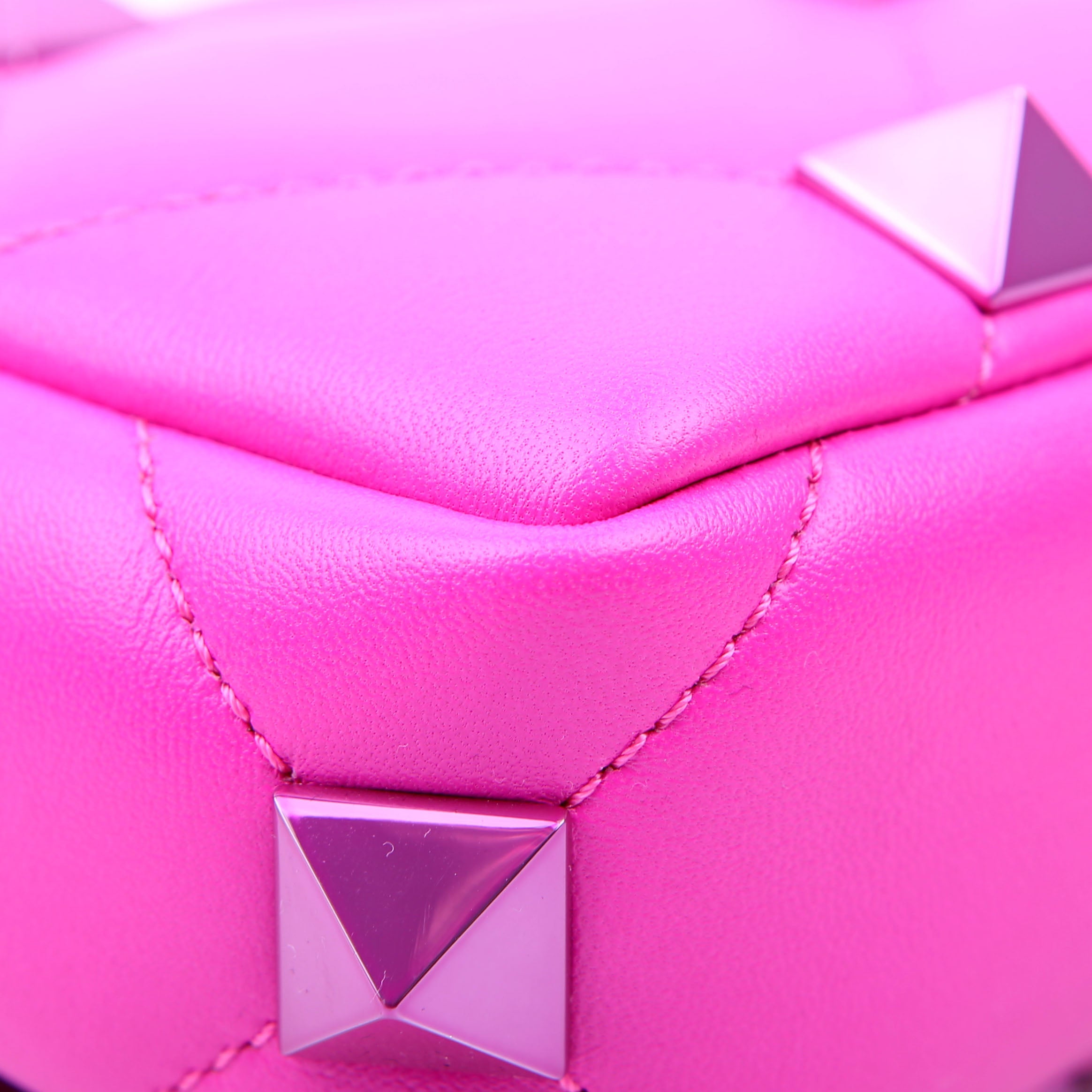 Roman Stud Monochrome Small Pink