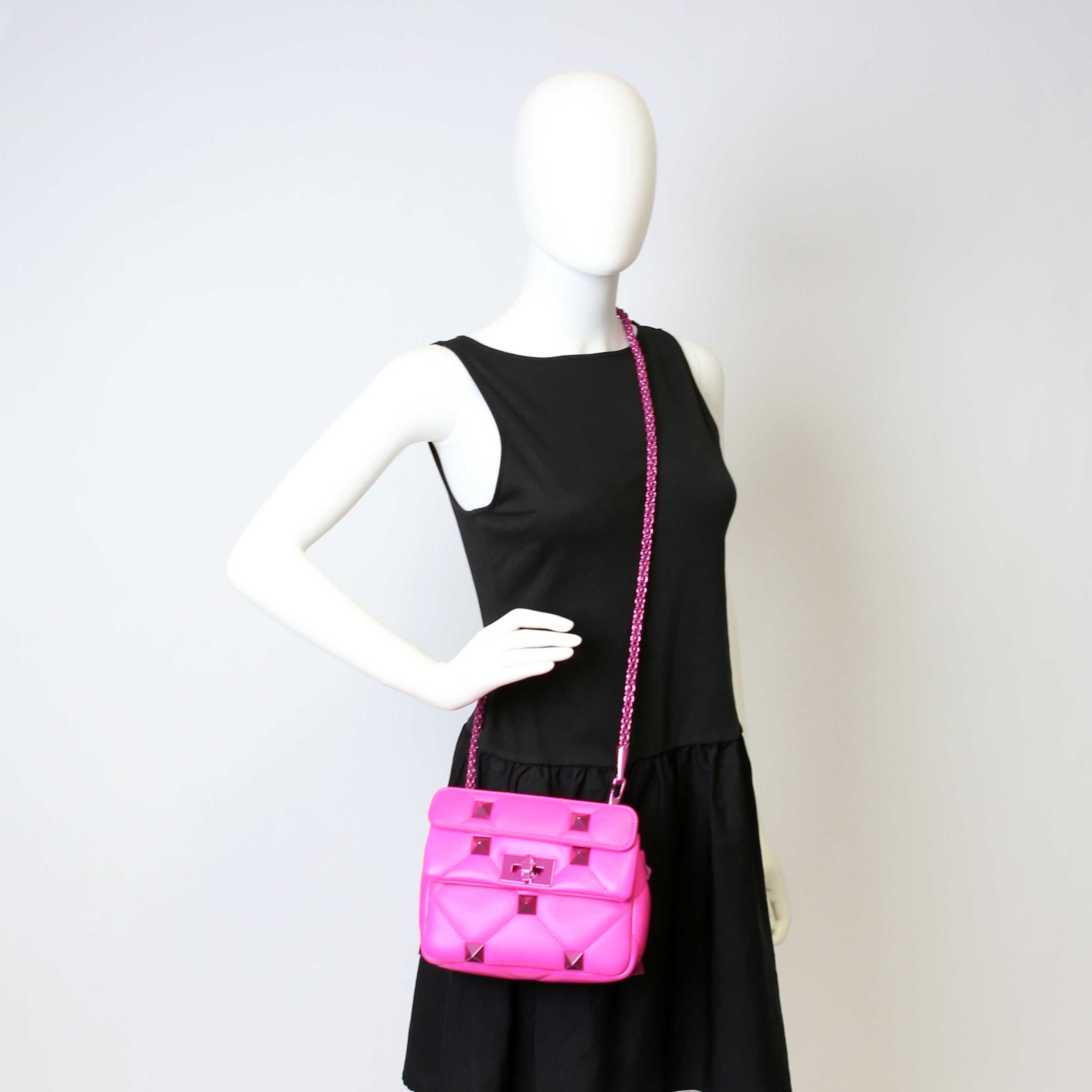 Roman Stud Monochrome Small Pink