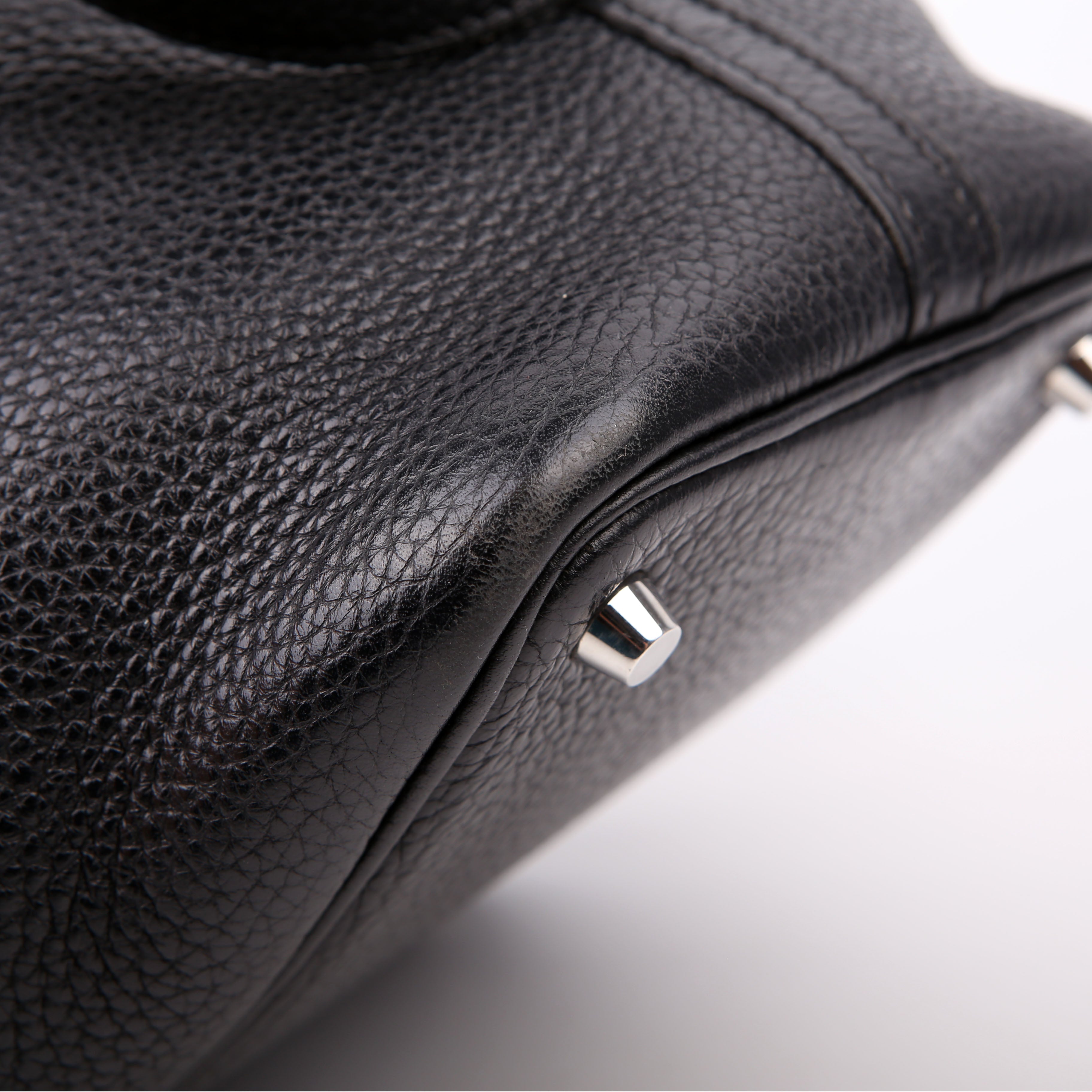 Picotin Lock PM Taurillon Clemence Black