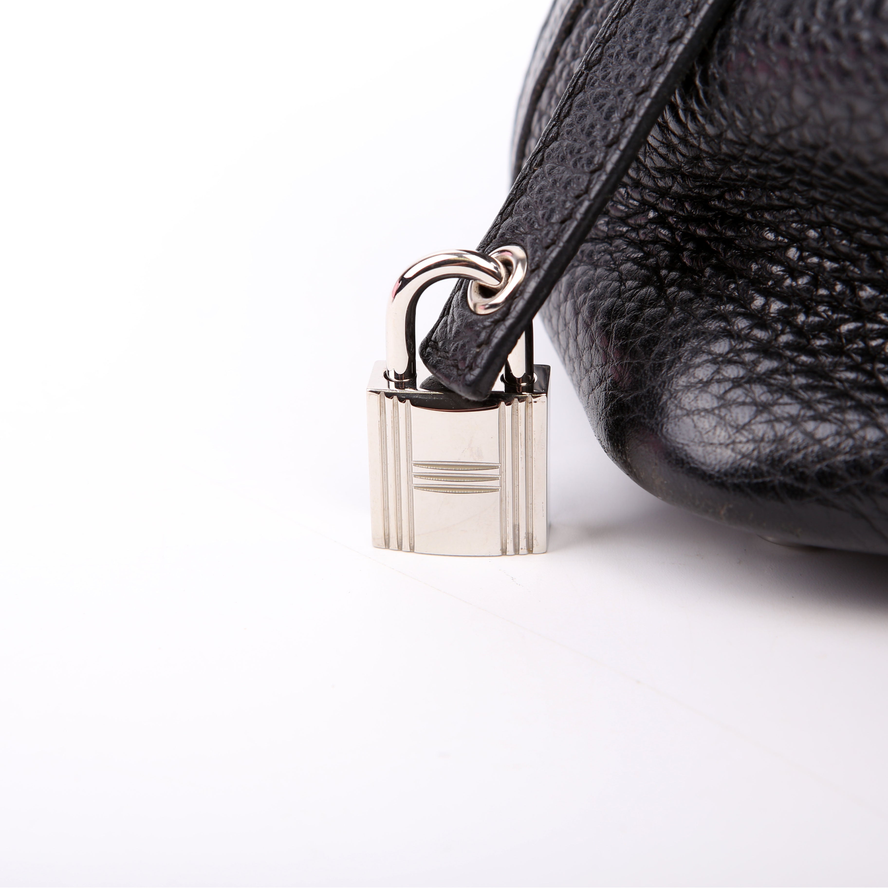 Picotin Lock PM Taurillon Clemence Black