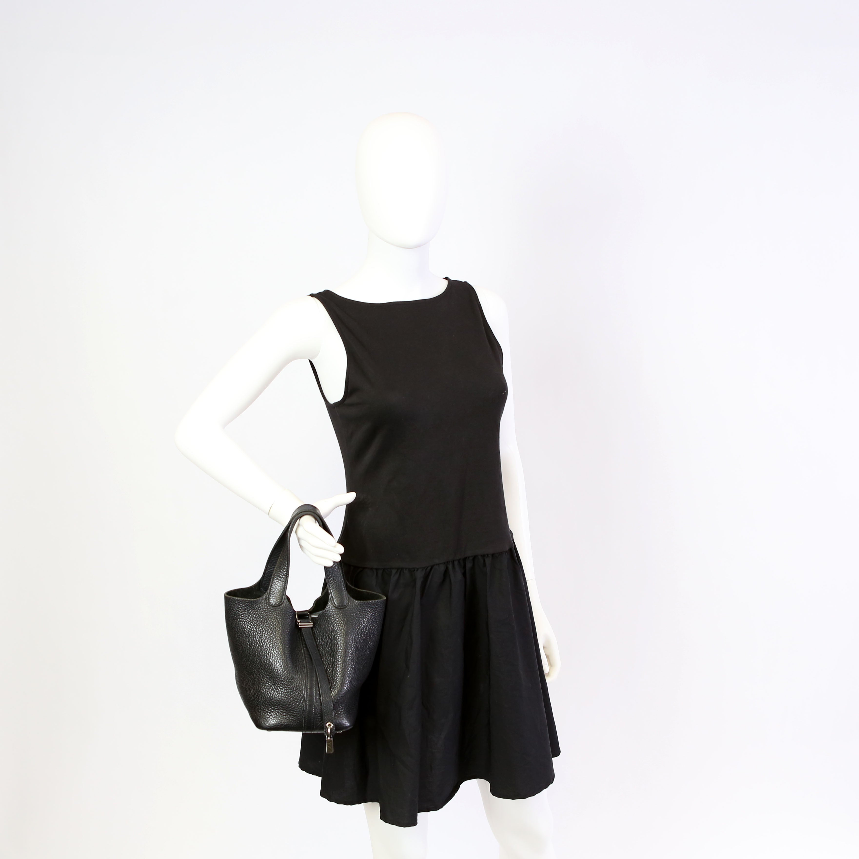 Picotin Lock PM Taurillon Clemence Black