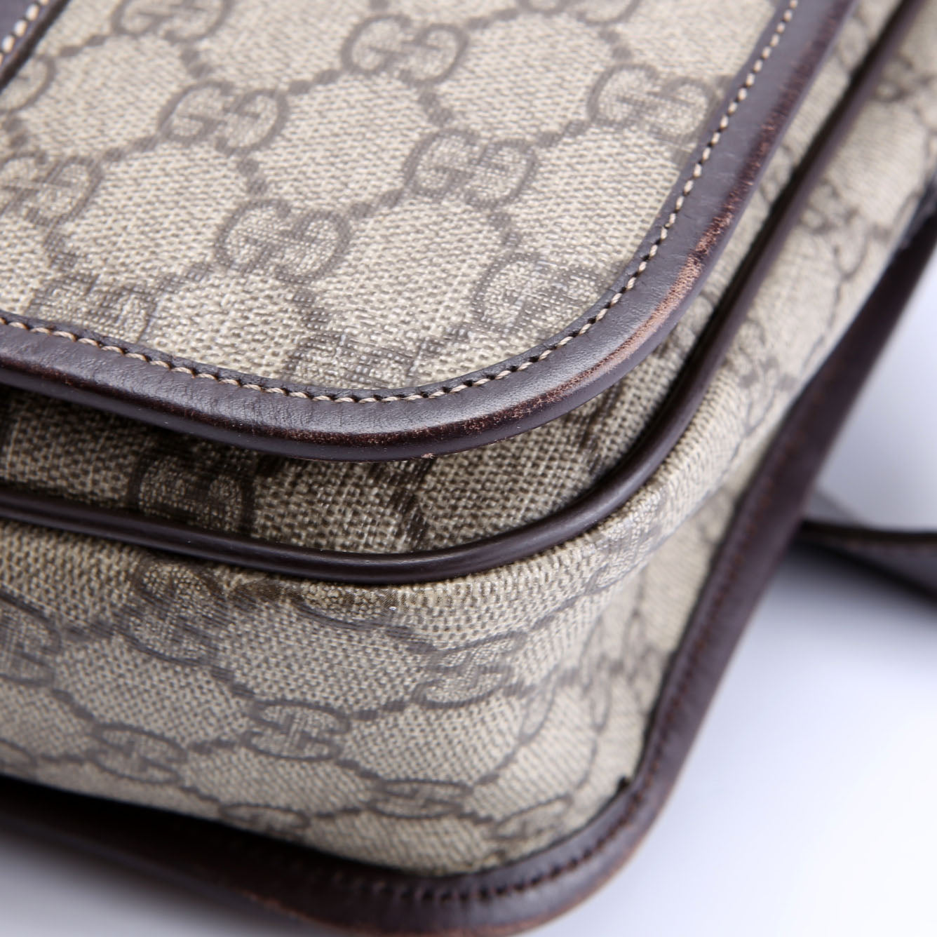 211130 GG Web Flap Messenger Medium Brown/Beige