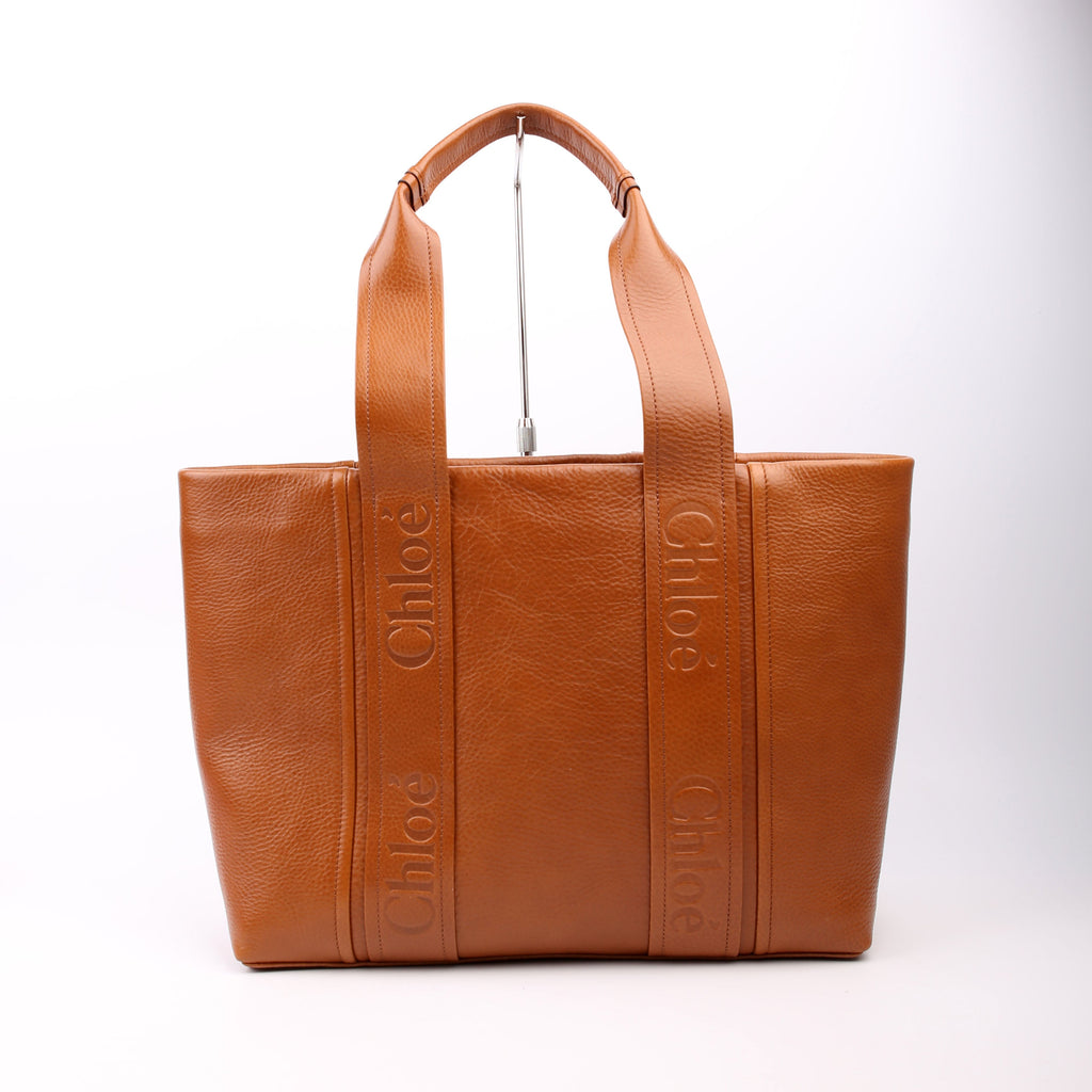 Woody Medium Shiny Grained Leather Tote Brown