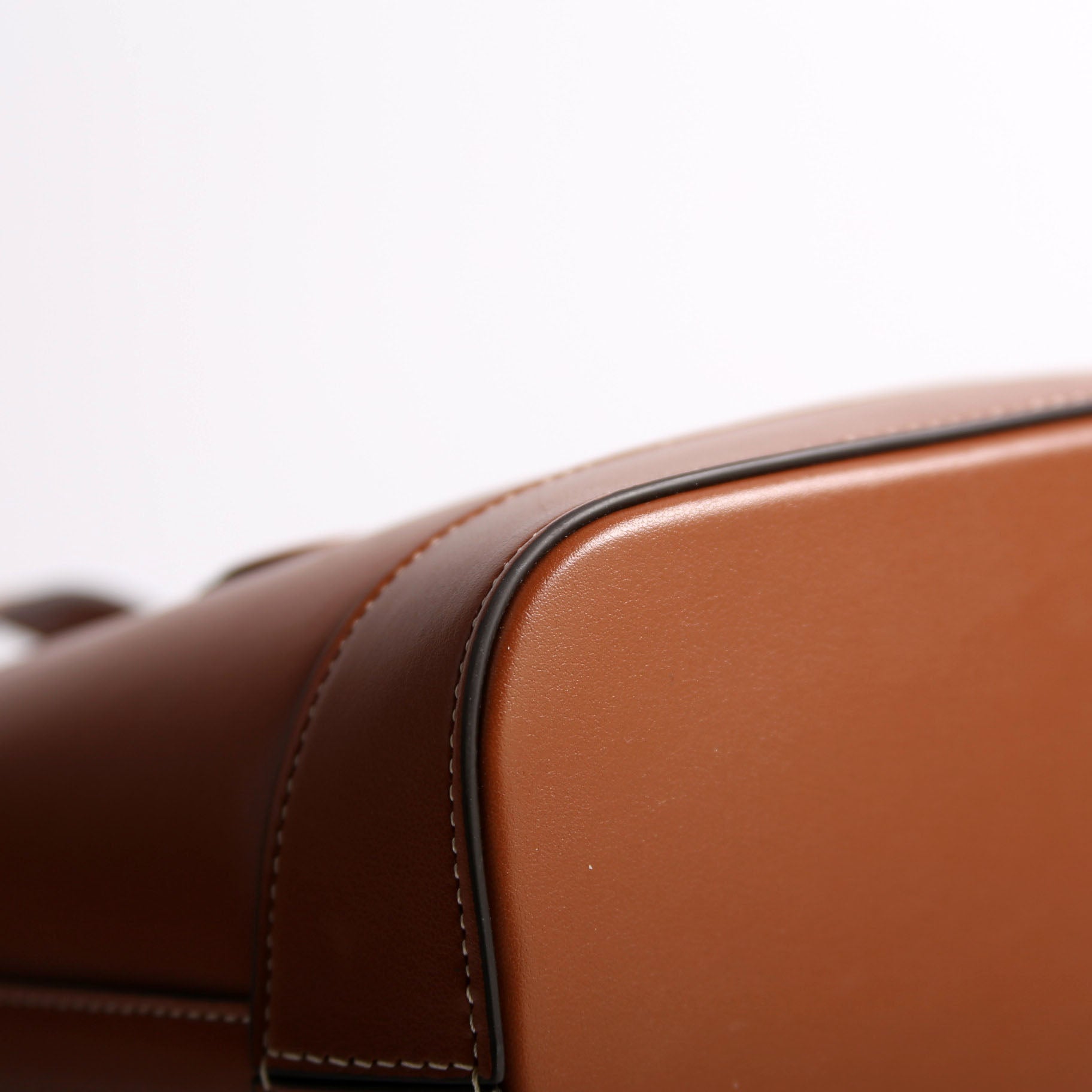 Cuir Triomphe Small Bucket Bag Cognac