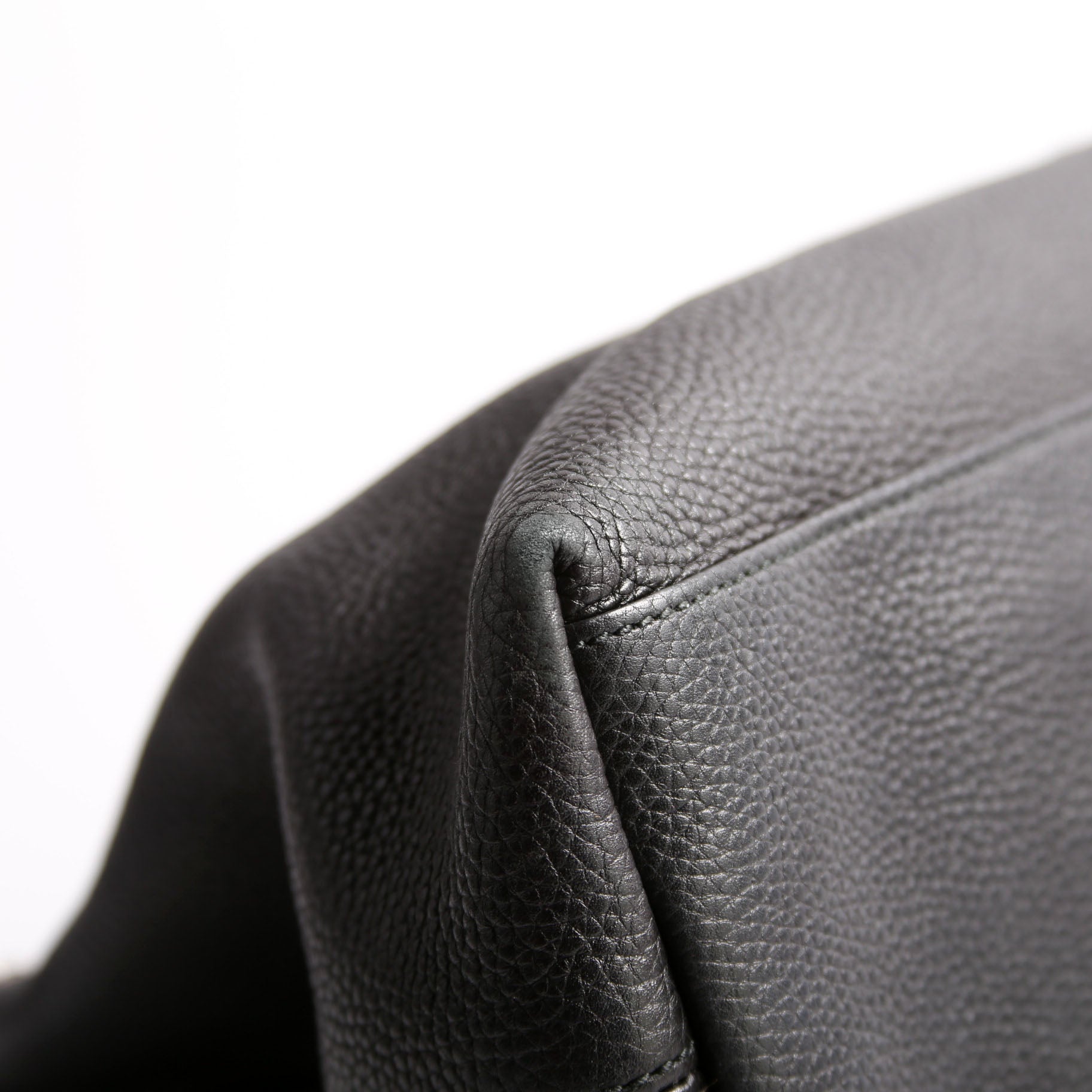 308982 Soho Leather Shoulder Medium Black