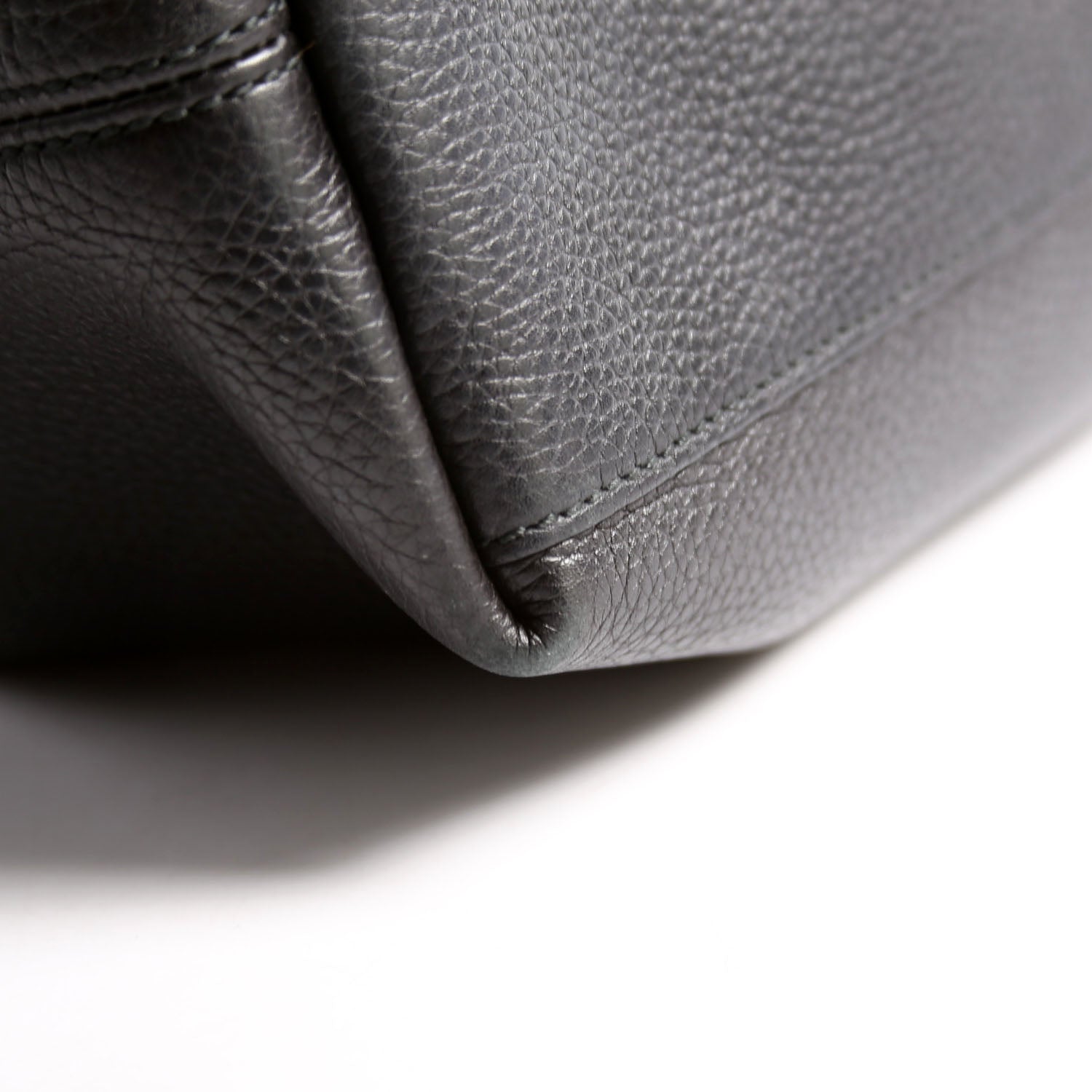 308982 Soho Leather Shoulder Medium Black