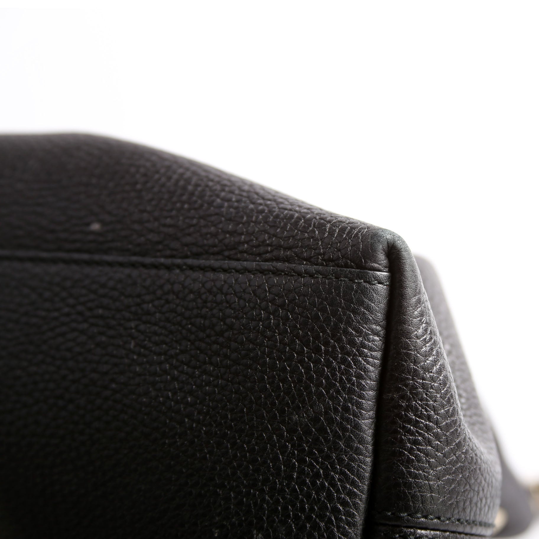 308982 Soho Leather Shoulder Medium Black