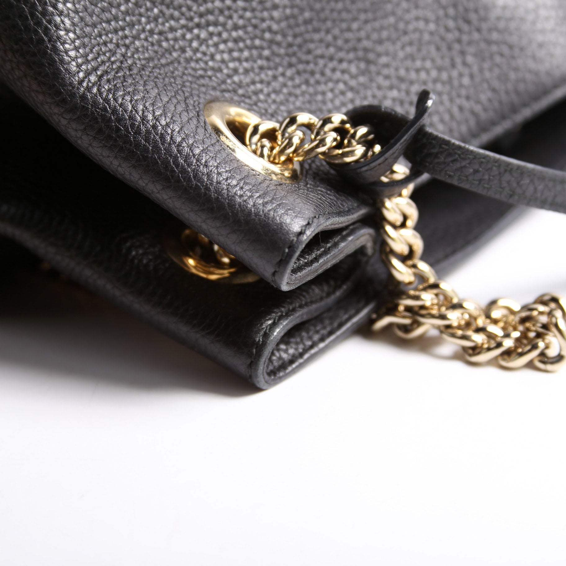 308982 Soho Leather Shoulder Medium Black