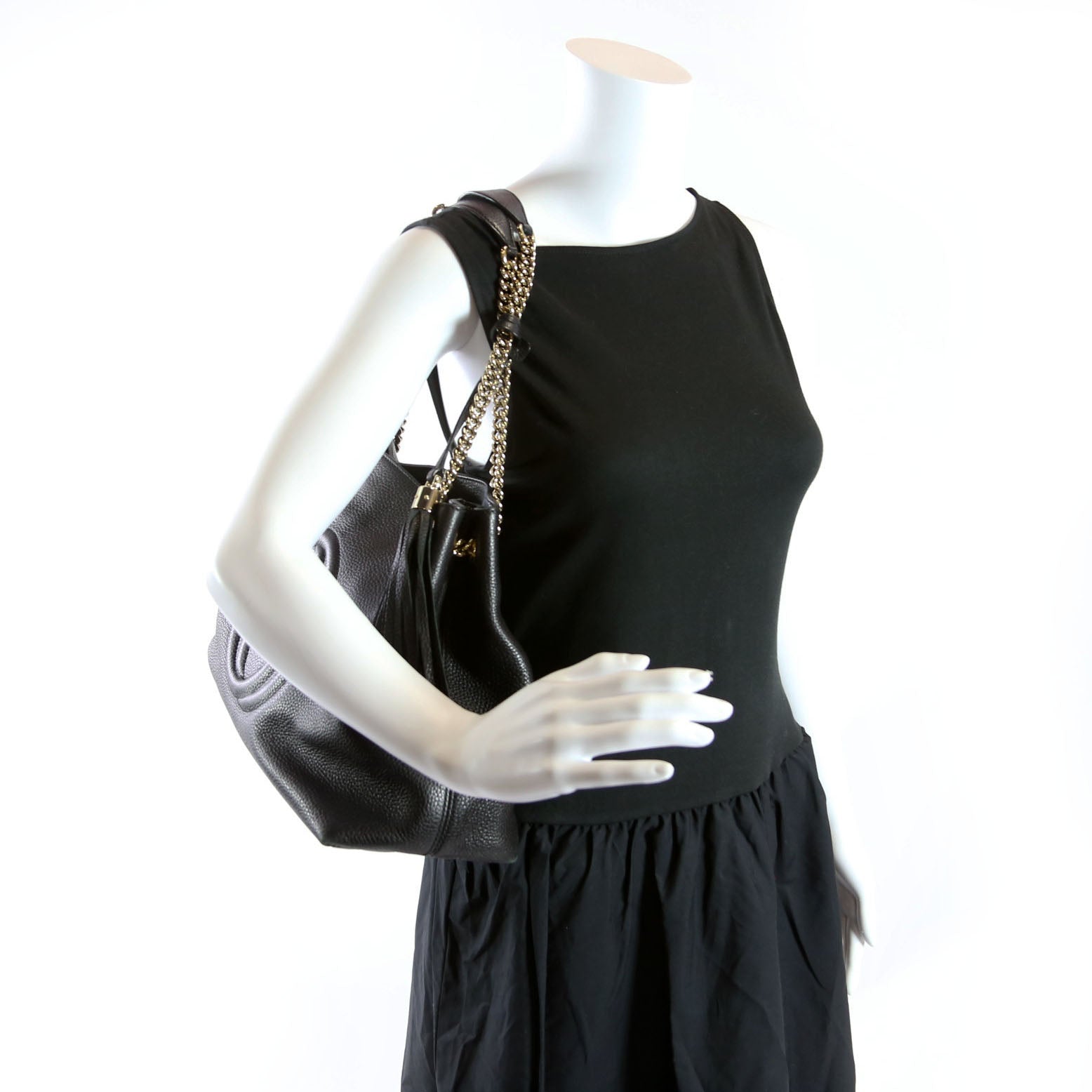 308982 Soho Leather Shoulder Medium Black