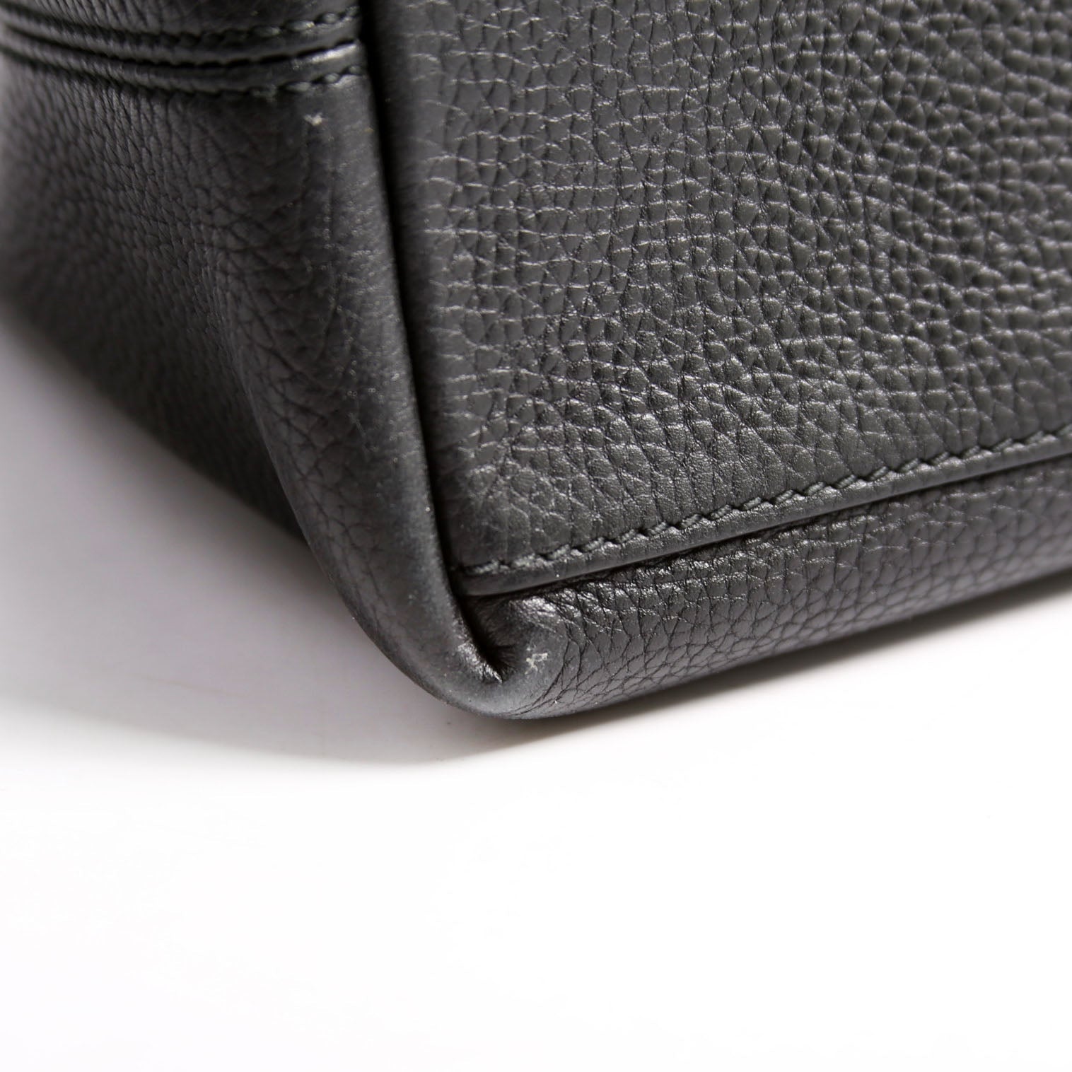 536196 Soho Chain Tote Newer Black