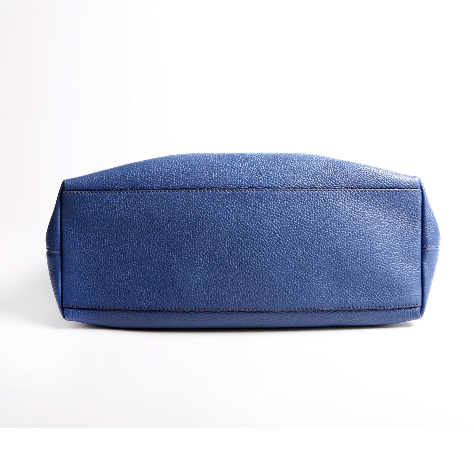 536196 Soho Chain Tote Newer Blue