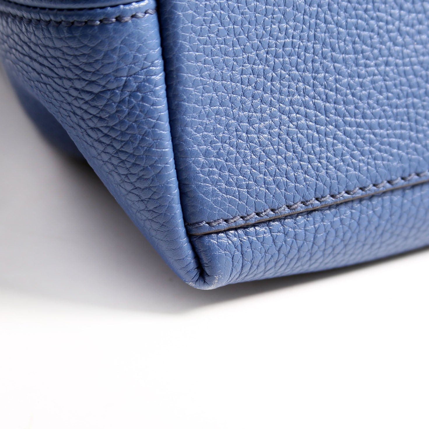 536196 Soho Chain Tote Newer Blue
