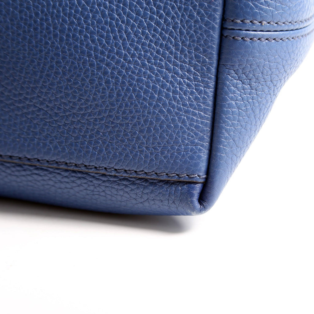 536196 Soho Chain Tote Newer Blue