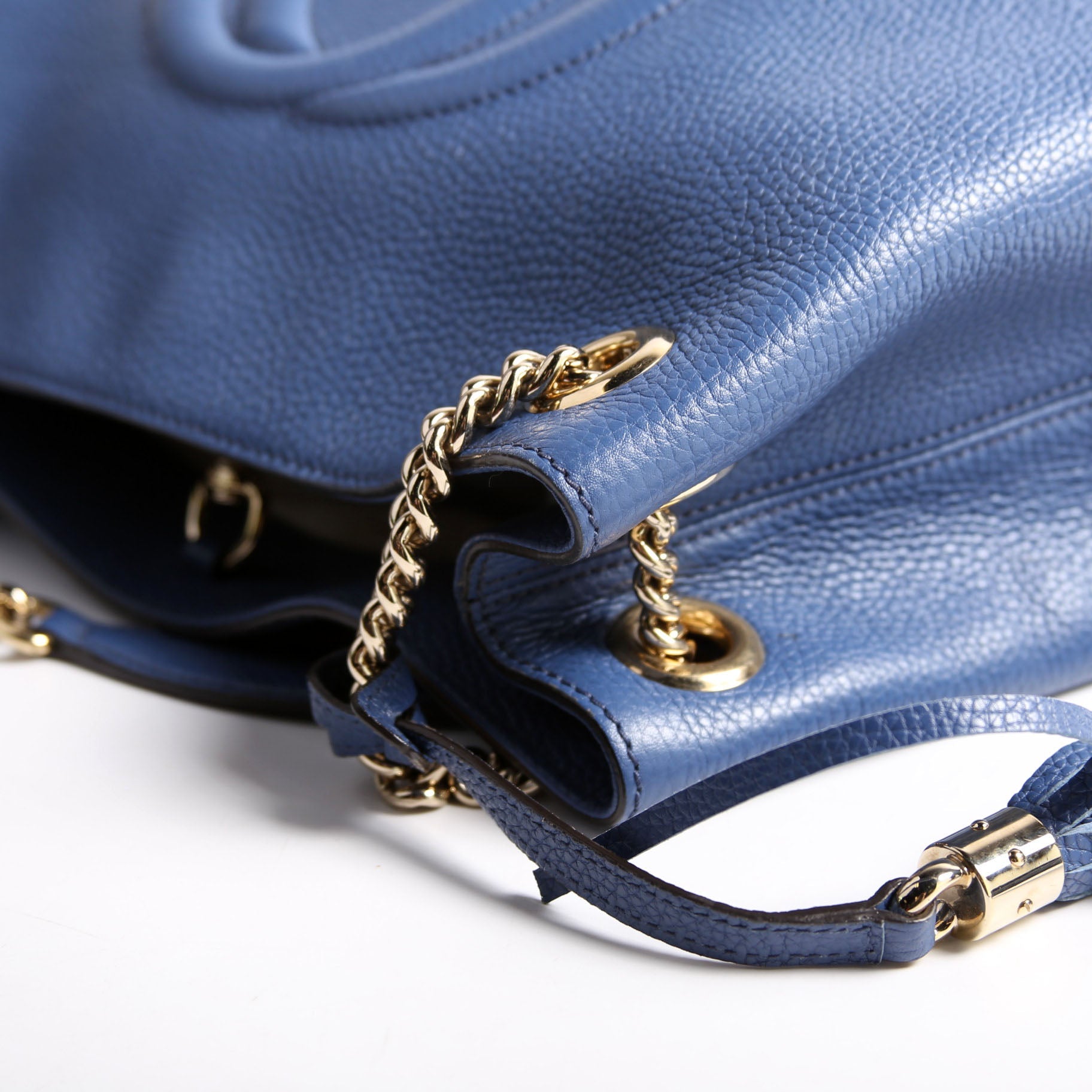 536196 Soho Chain Tote Newer Blue