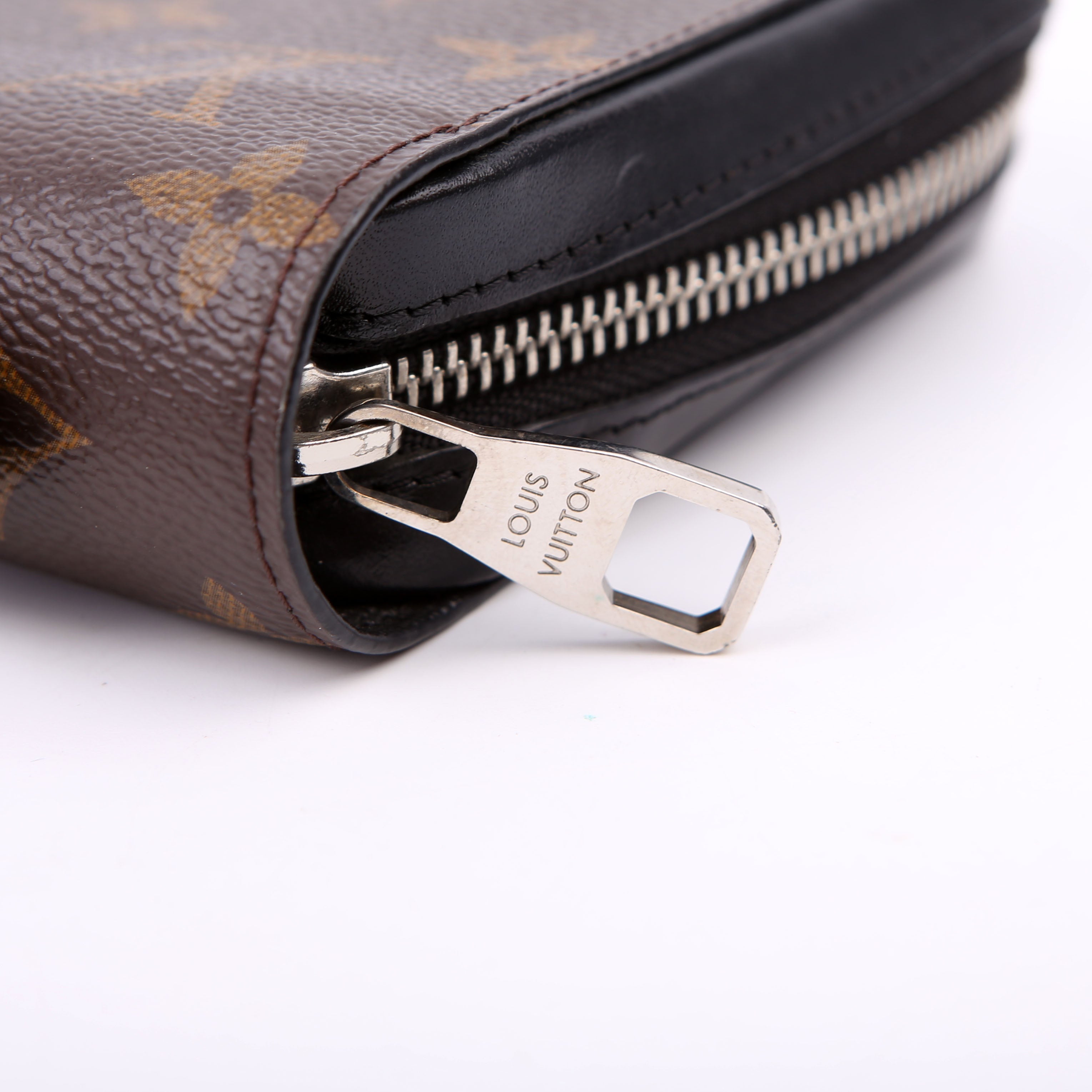 Zippy XL Monogram Black