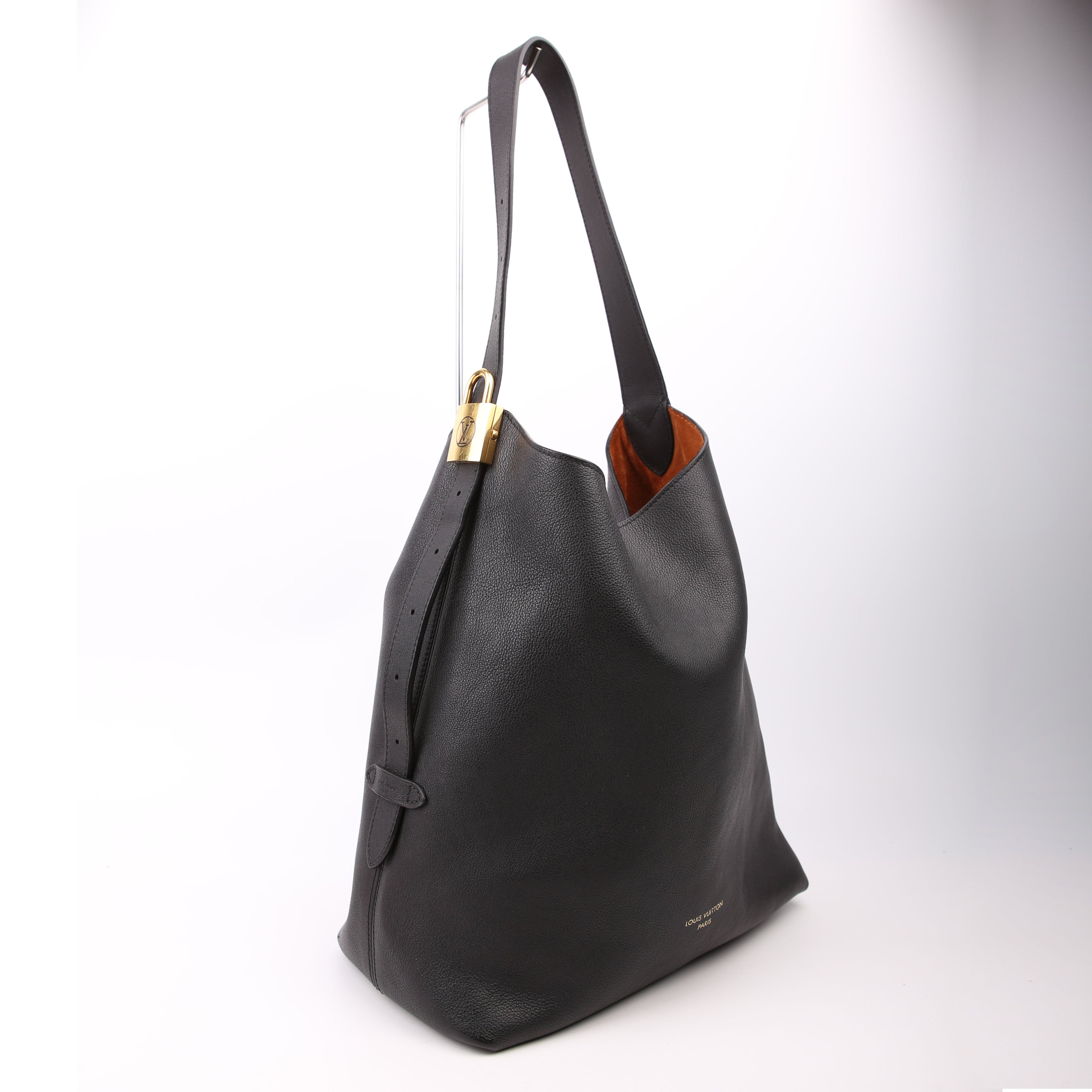 Low Key Hobo MM Calfskin Black