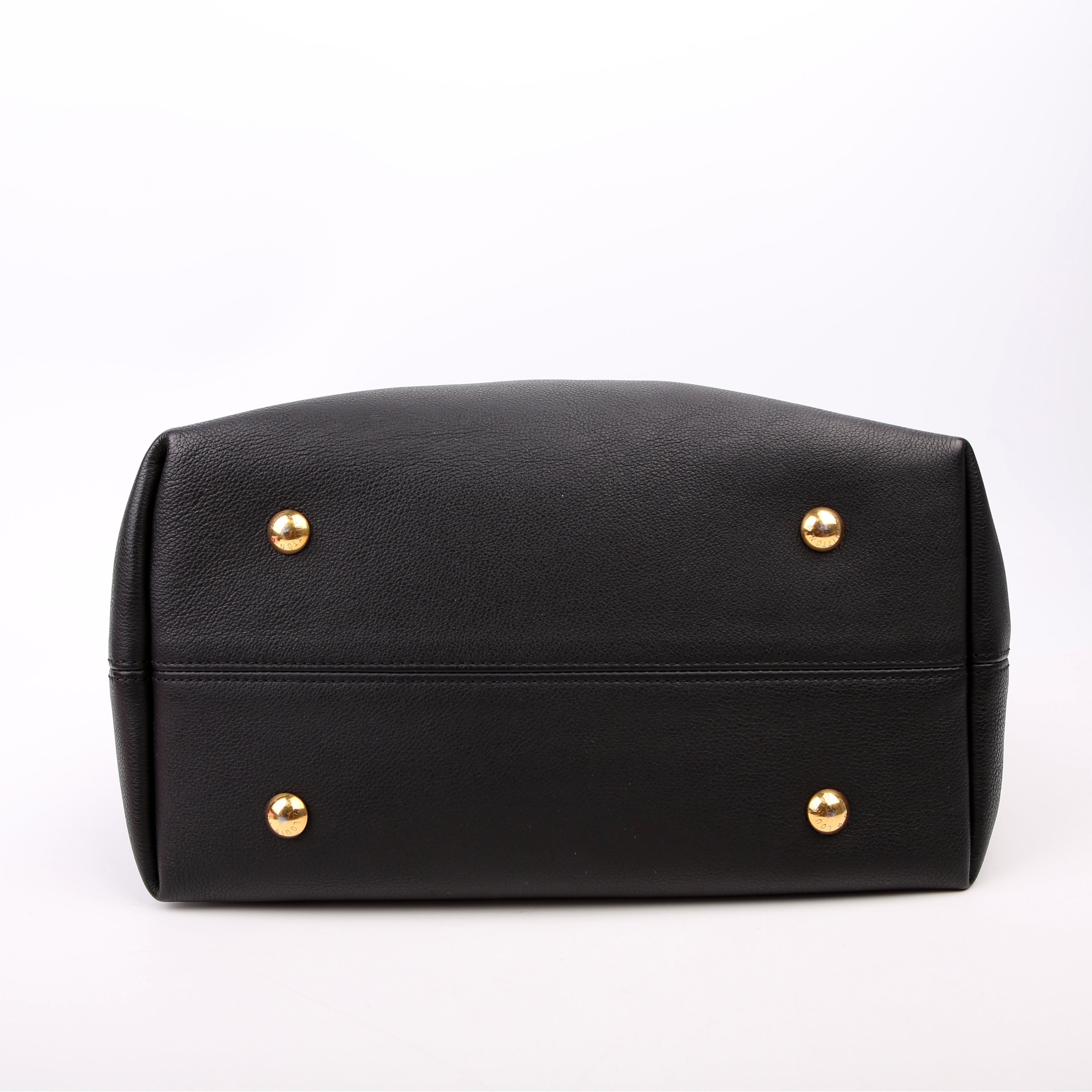 Low Key Hobo MM Calfskin Black