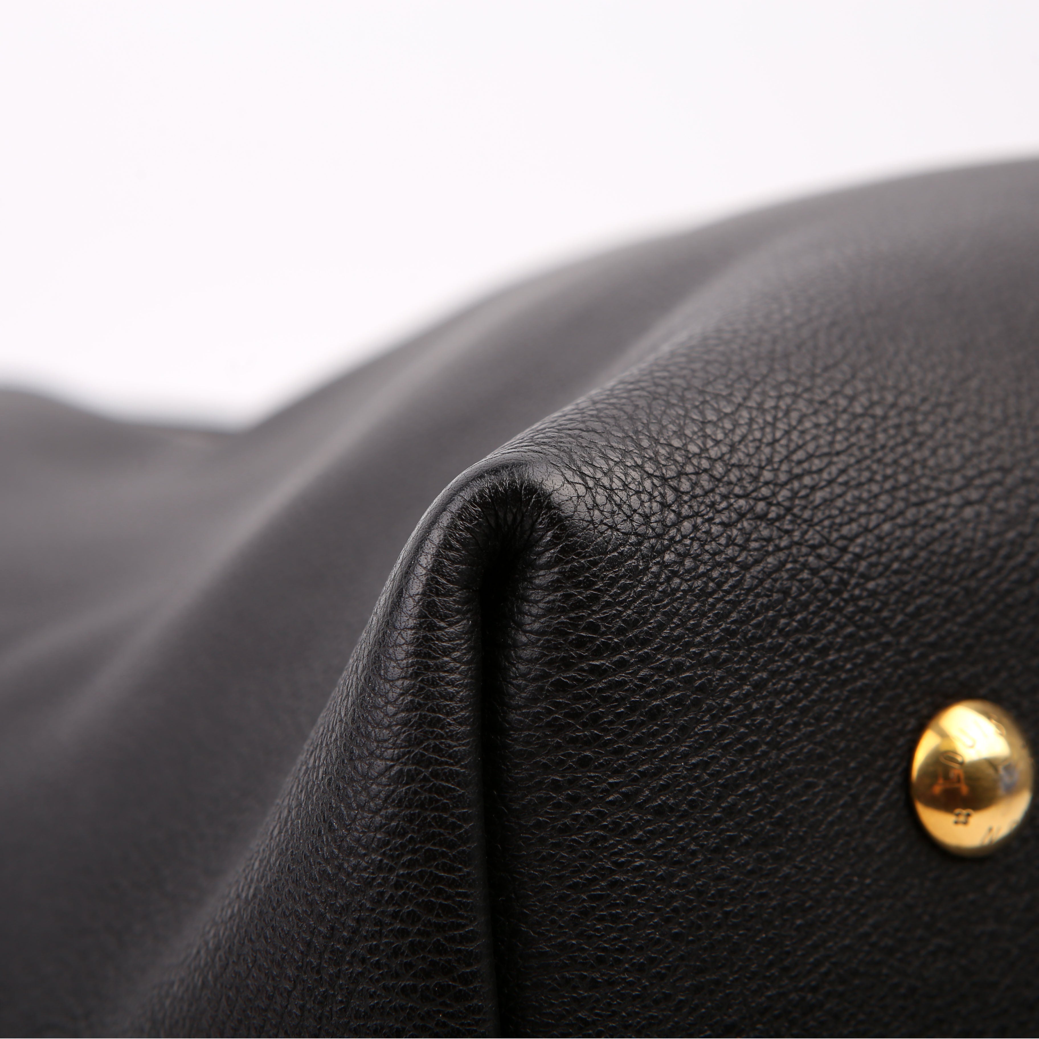 Low Key Hobo MM Calfskin Black
