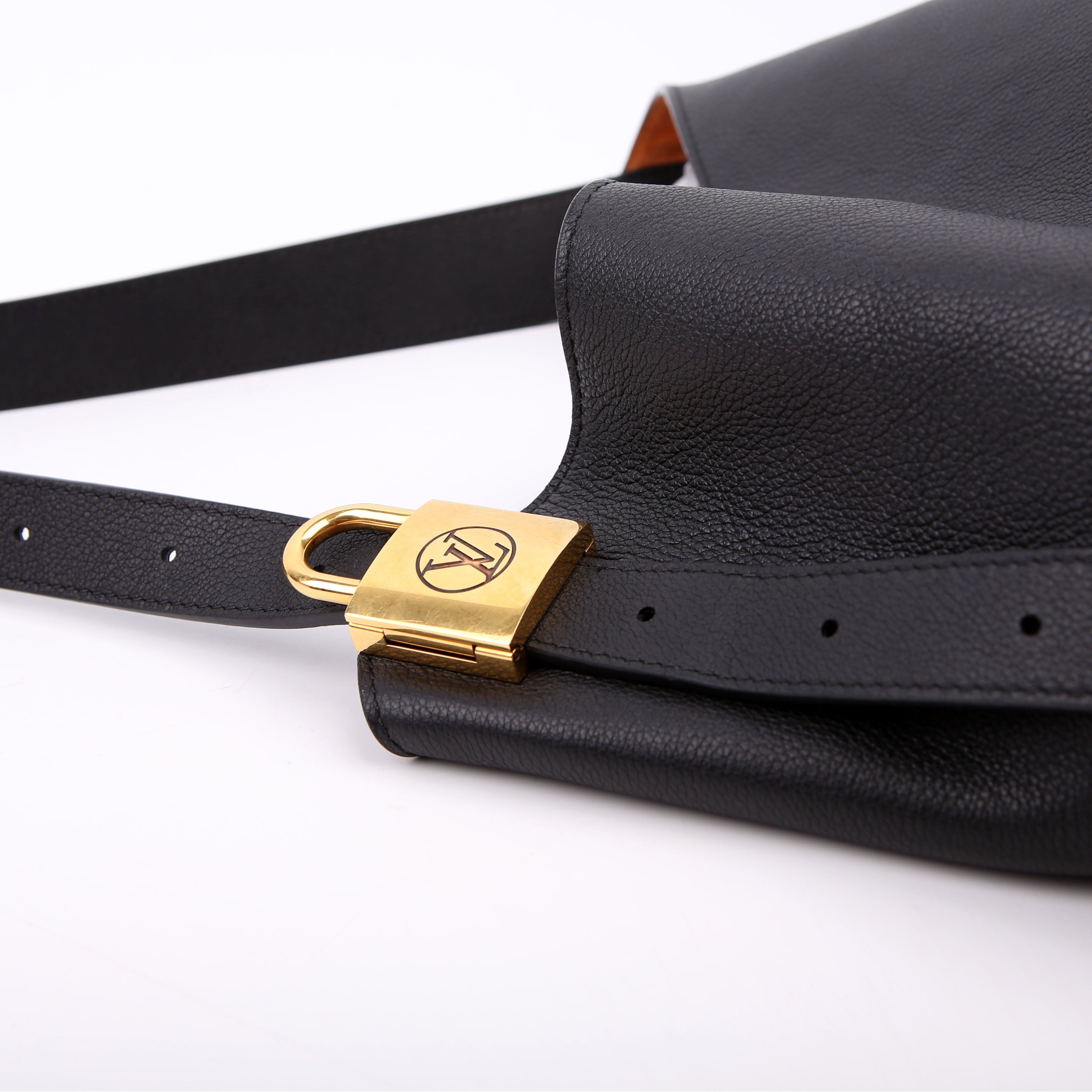 Low Key Hobo MM Calfskin Black