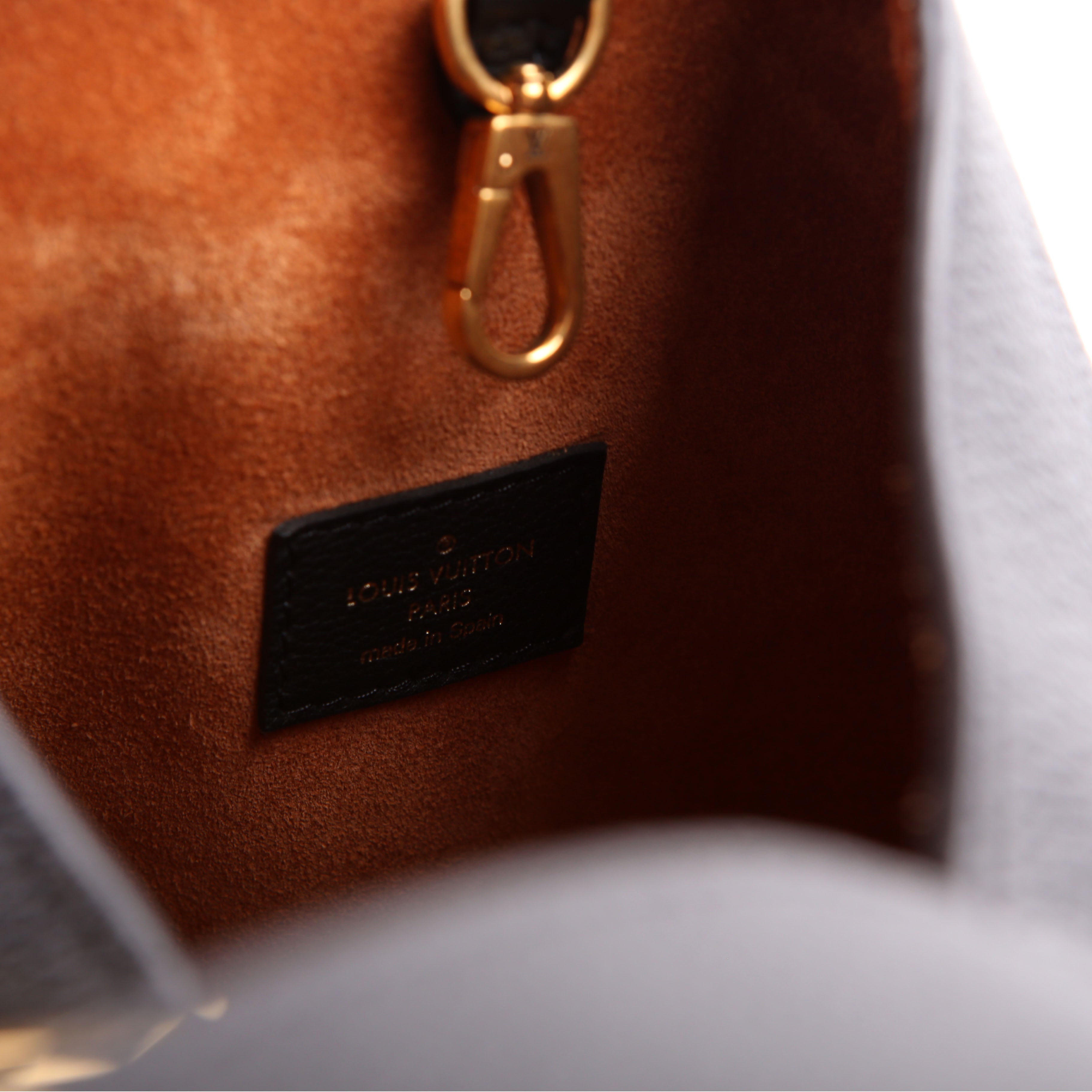 Low Key Hobo MM Calfskin Black