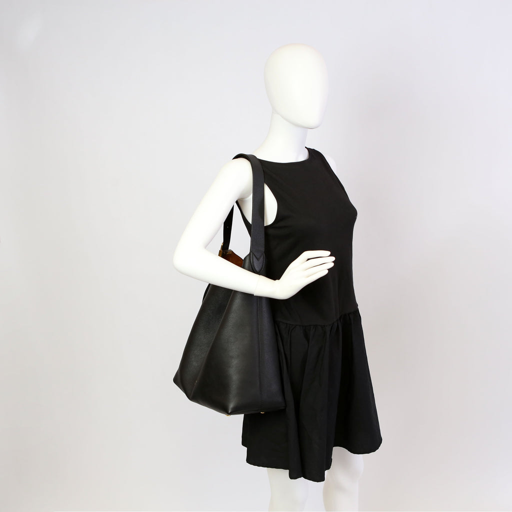 Low Key Hobo MM Calfskin Black