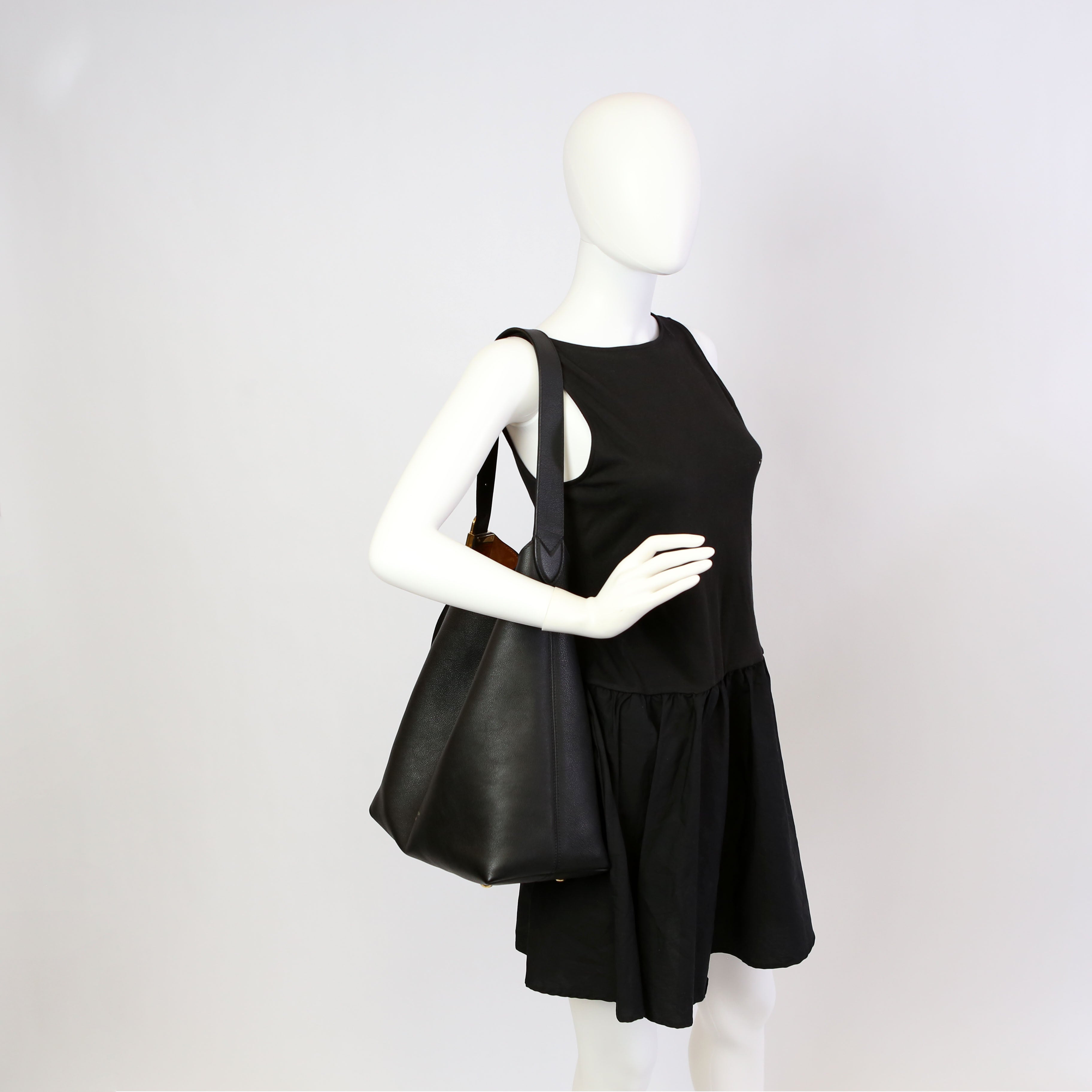Low Key Hobo MM Calfskin Black