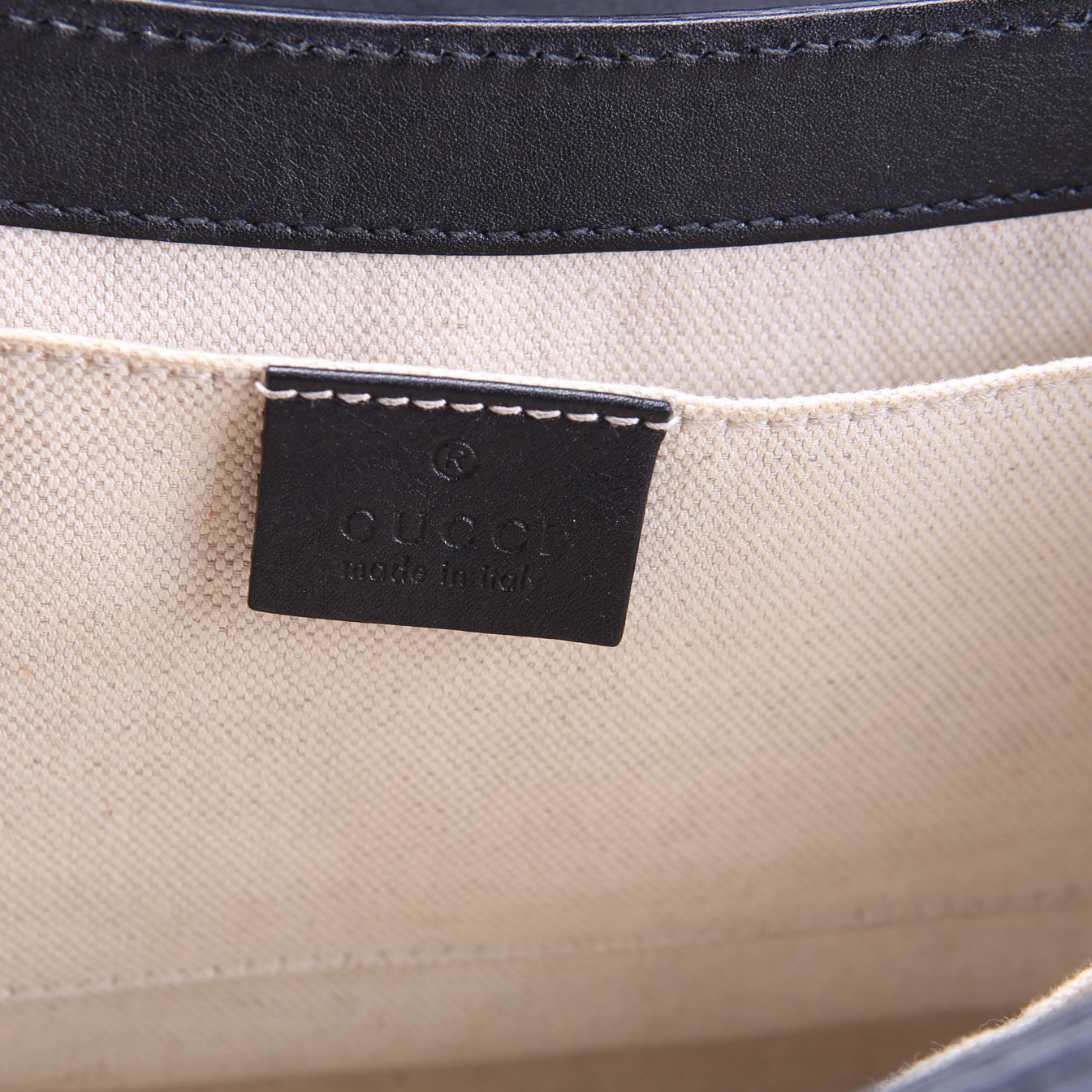 295402 Emily Guccissima Medium Black