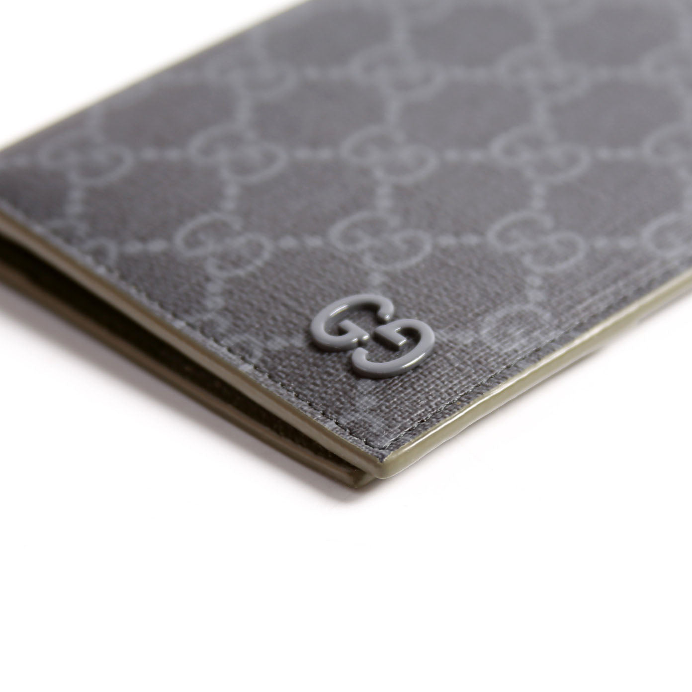 795229 GG Supreme Passport Case Black