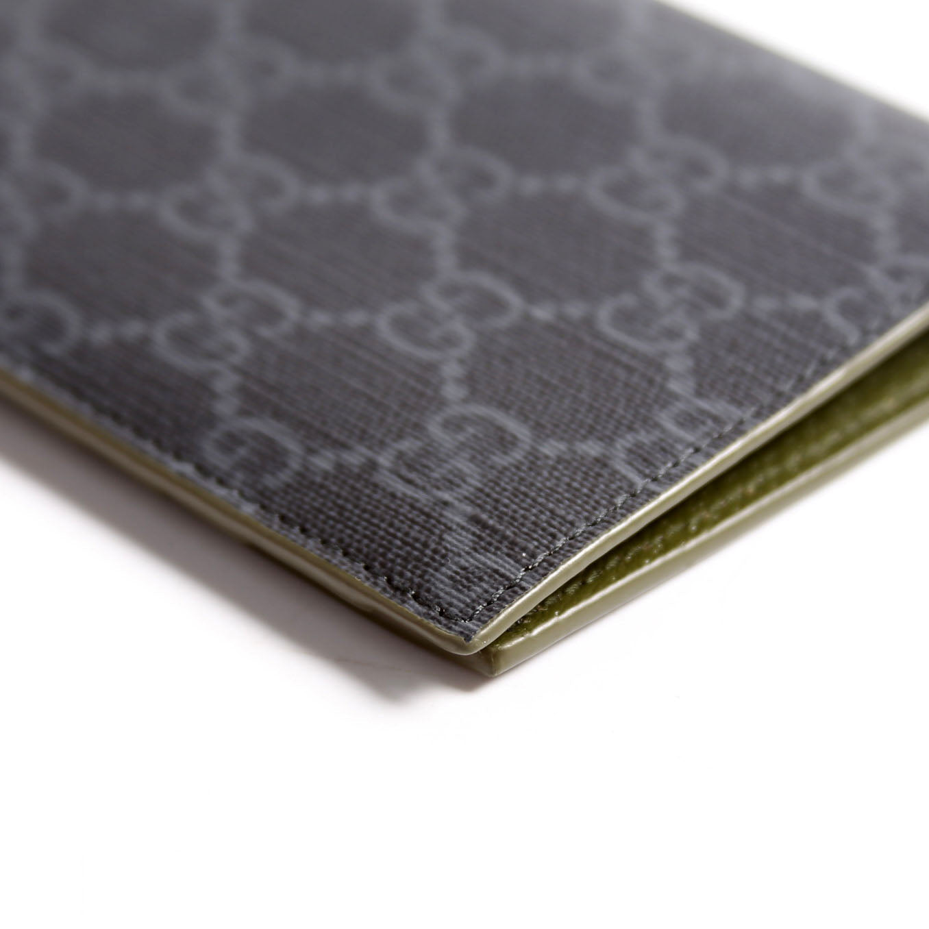 795229 GG Supreme Passport Case Black