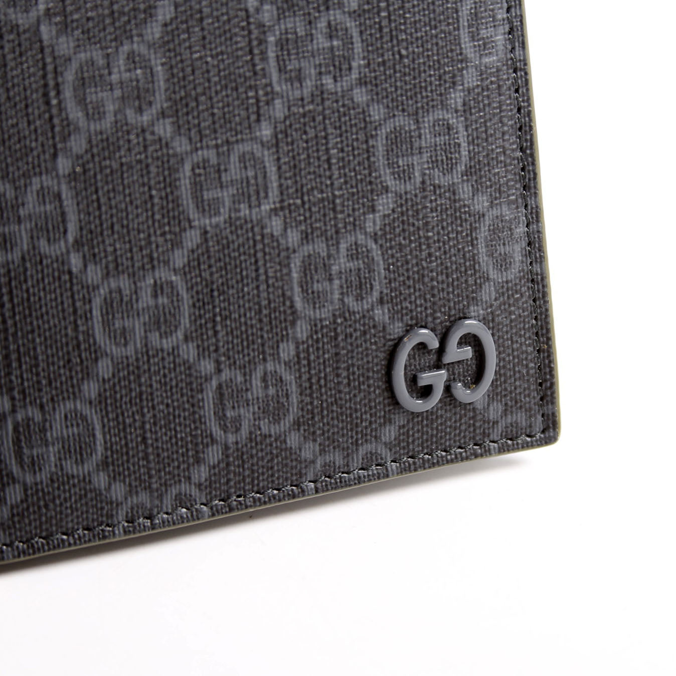 795229 GG Supreme Passport Case Black
