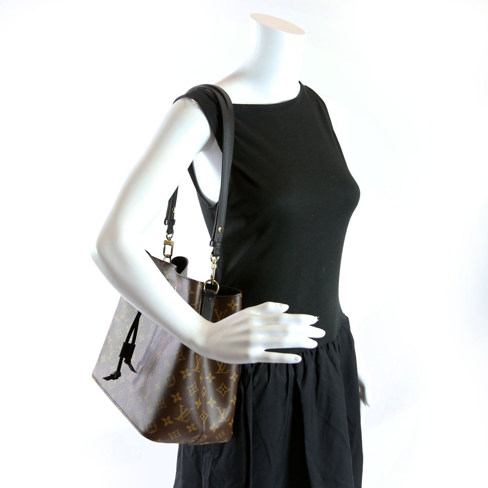 Neonoe Monogram Black