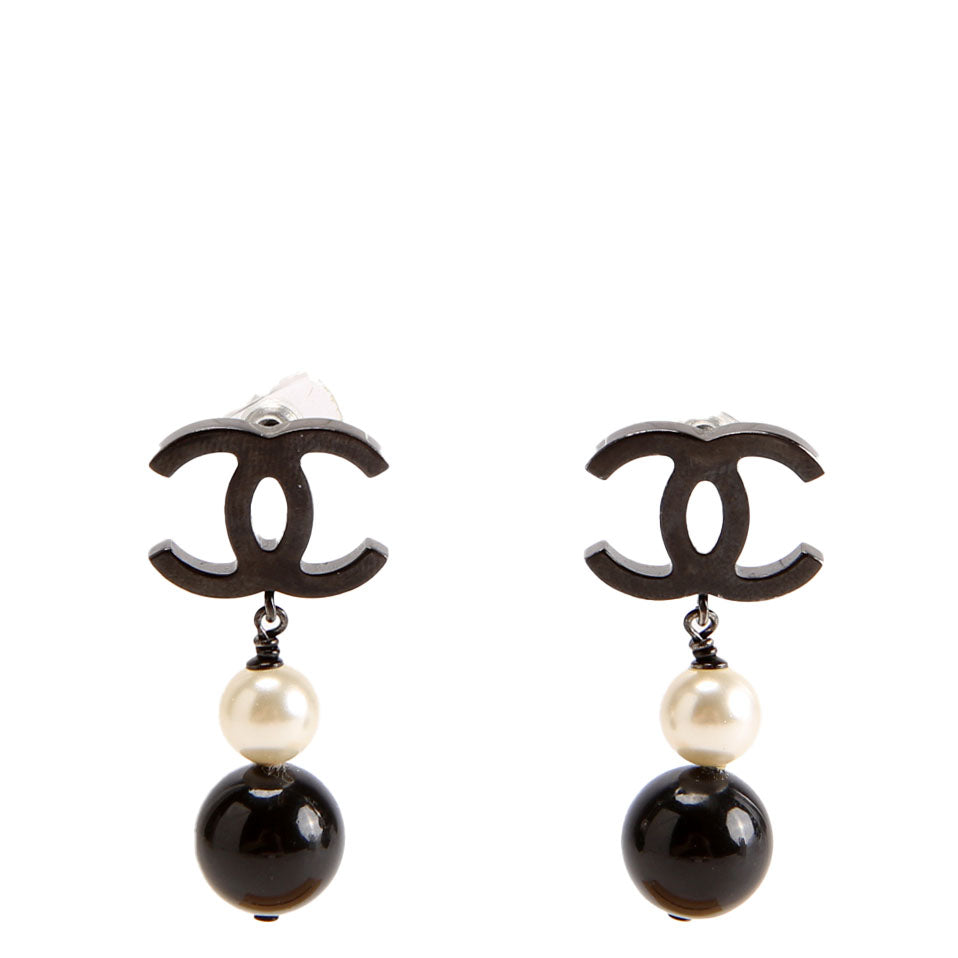 CC Pearl Drop Earrings Black/Pearl