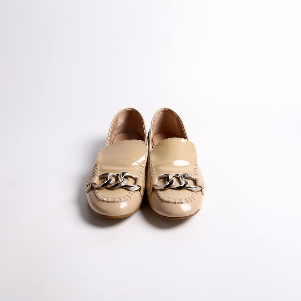 CC Chain Moccasin Loafers Patent Size 38.5 Tan