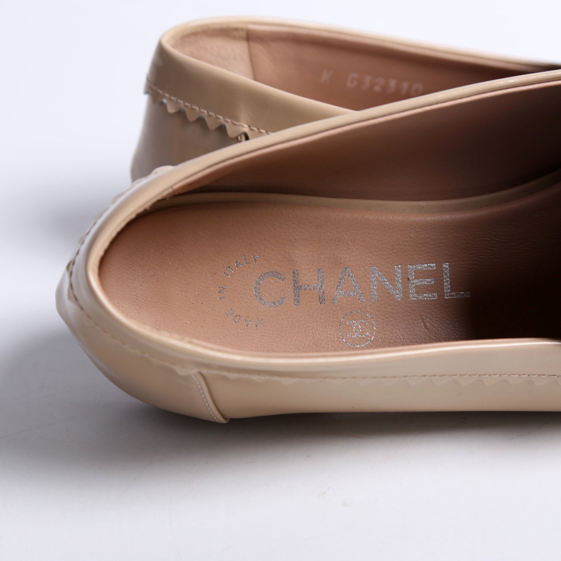 CC Chain Moccasin Loafers Patent Size 38.5 Tan