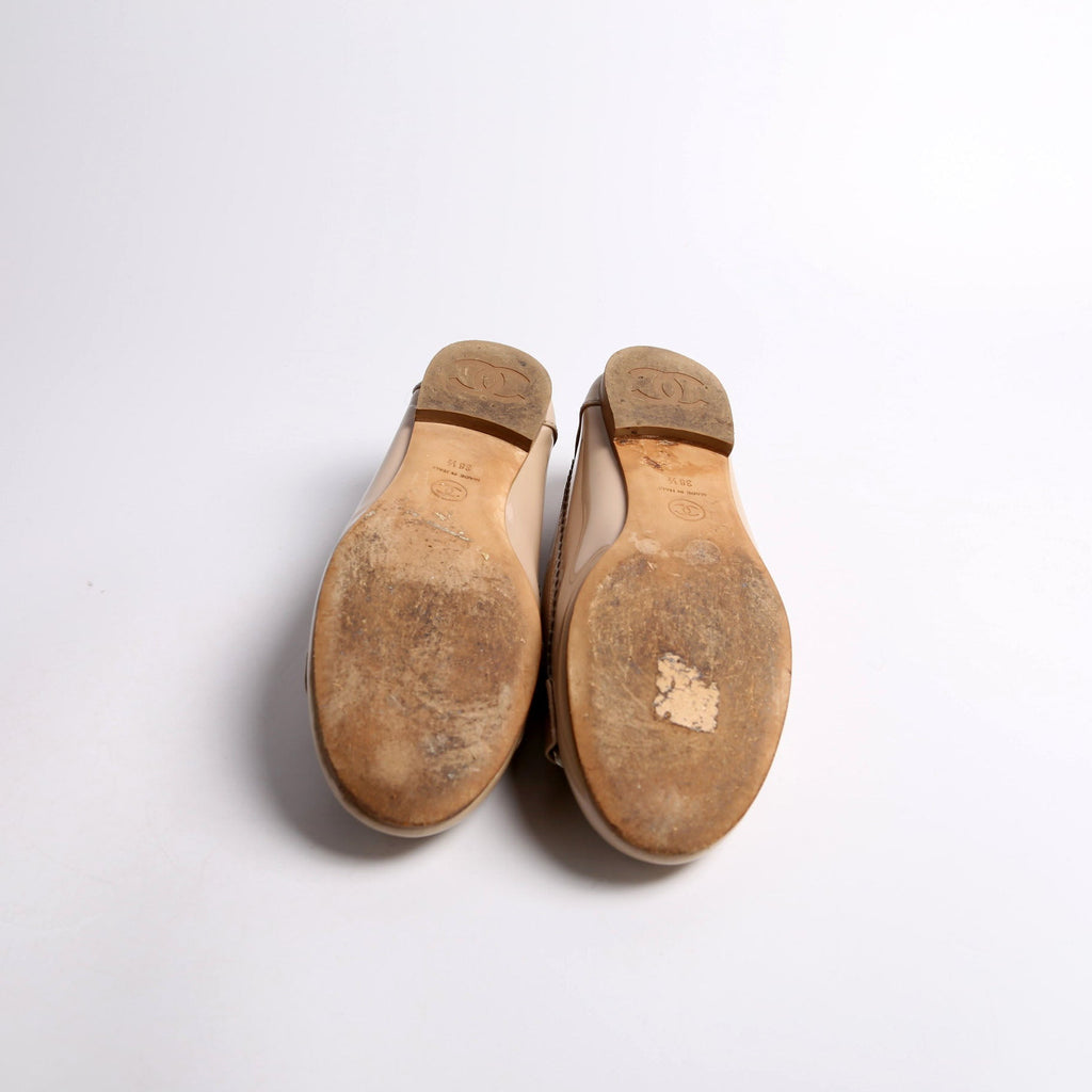 CC Chain Moccasin Loafers Patent Size 38.5 Tan