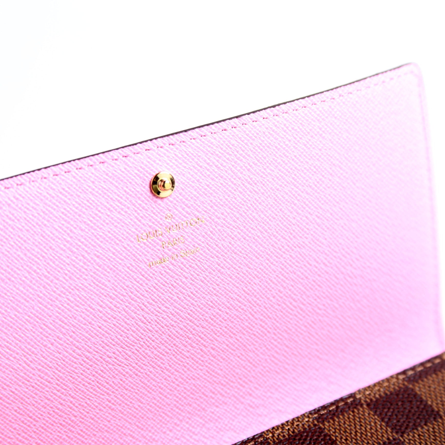 Sarah Wallet 2022 XMas Vivienne Animation Monogram
