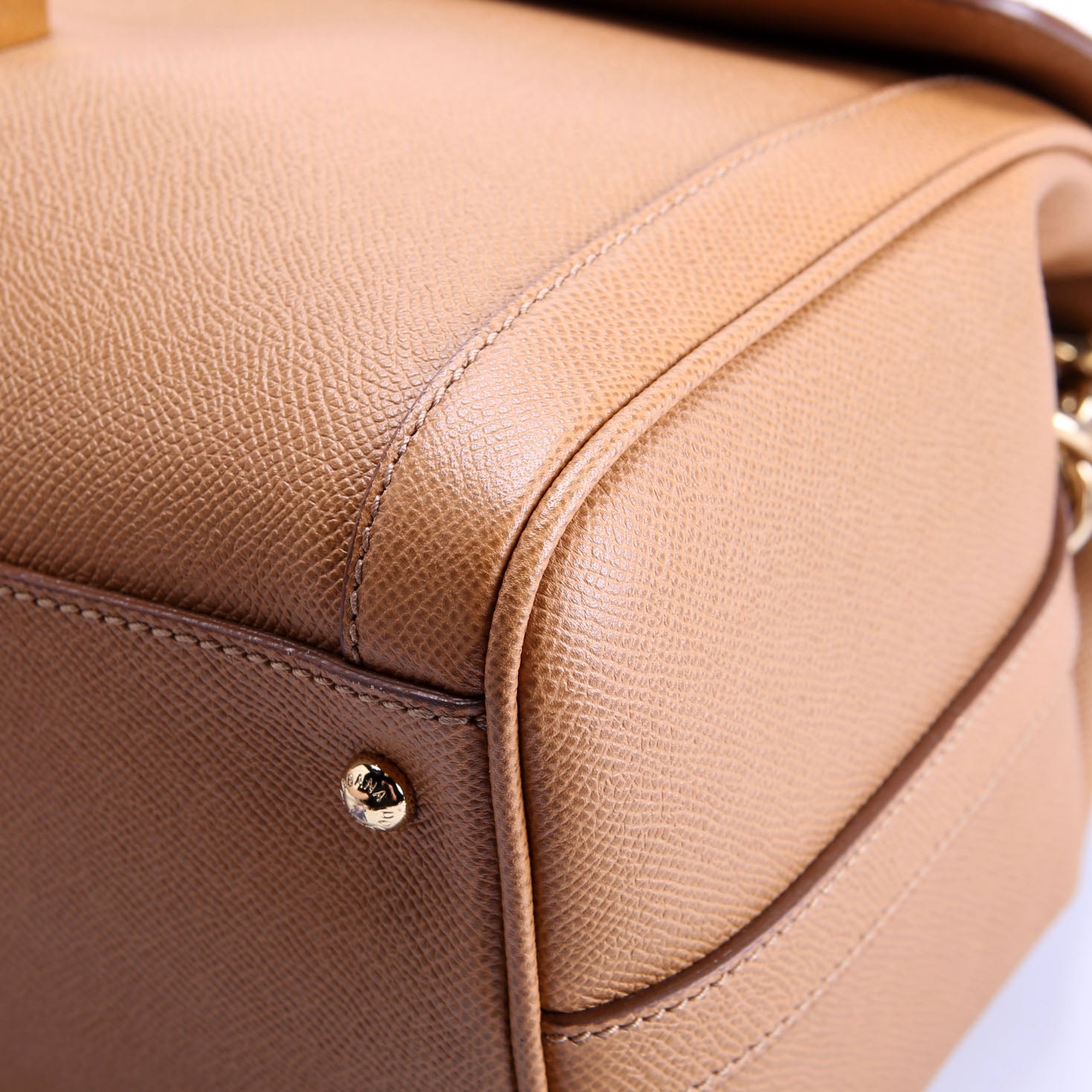 Padlock Shoulder Calfskin Tan