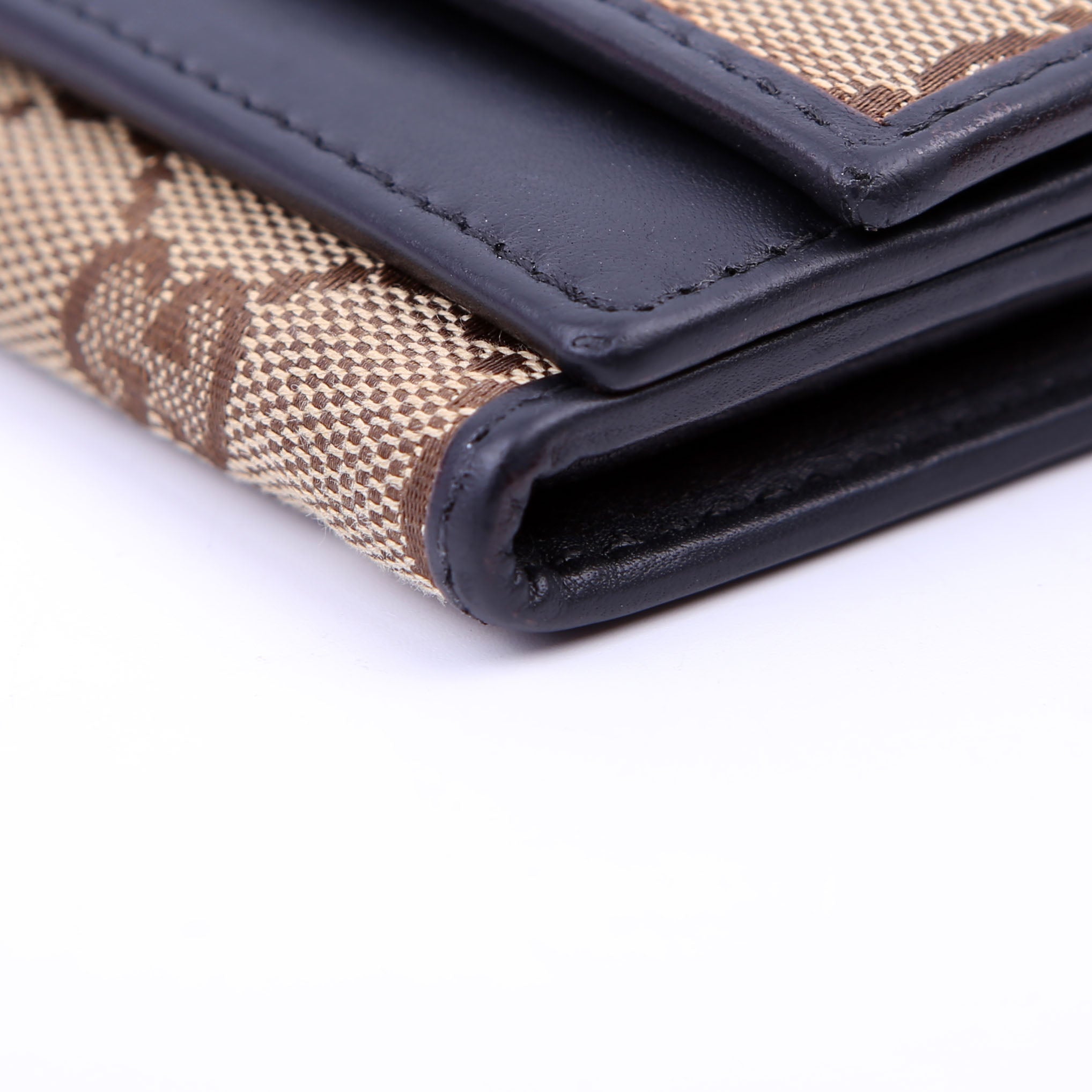 190384 GG Canvas International Wallet