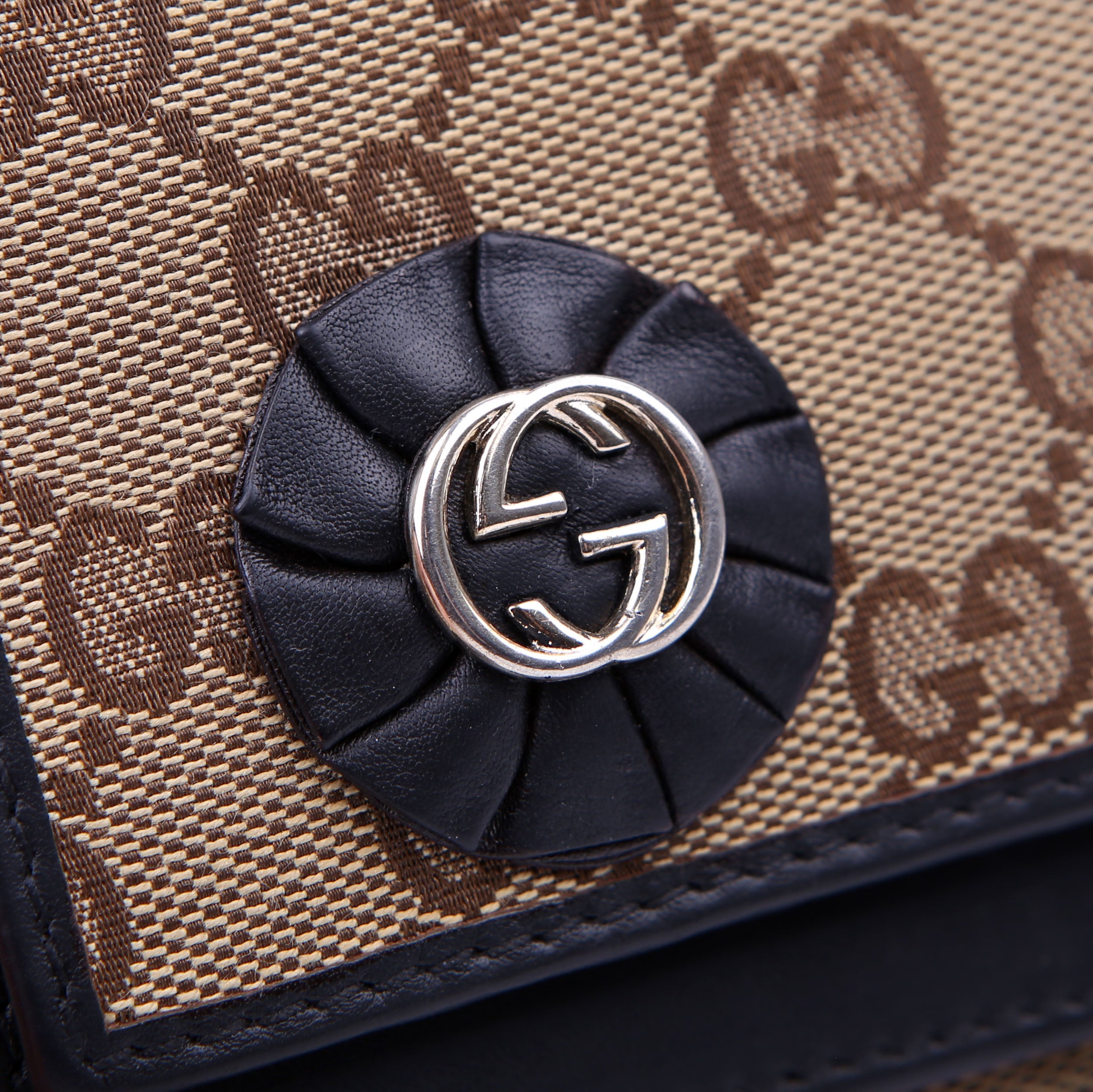 190384 GG Canvas International Wallet