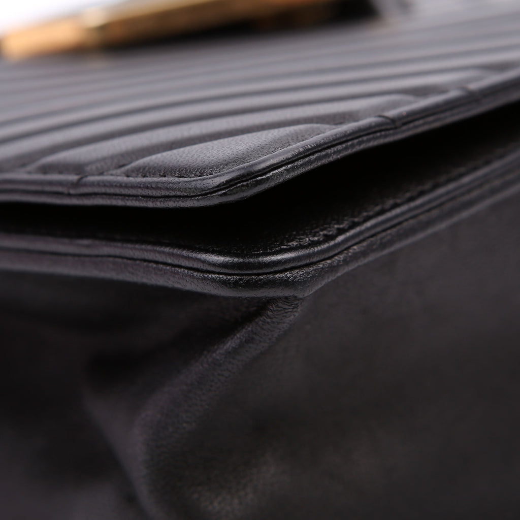 Collar And Tie Flap Chevron Sheepskin 23M Black