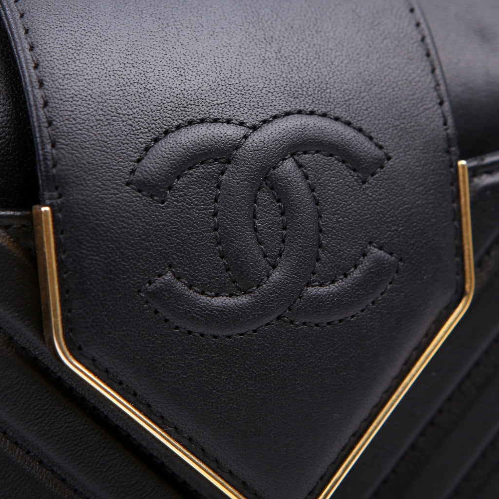 Collar And Tie Flap Chevron Sheepskin 23M Black