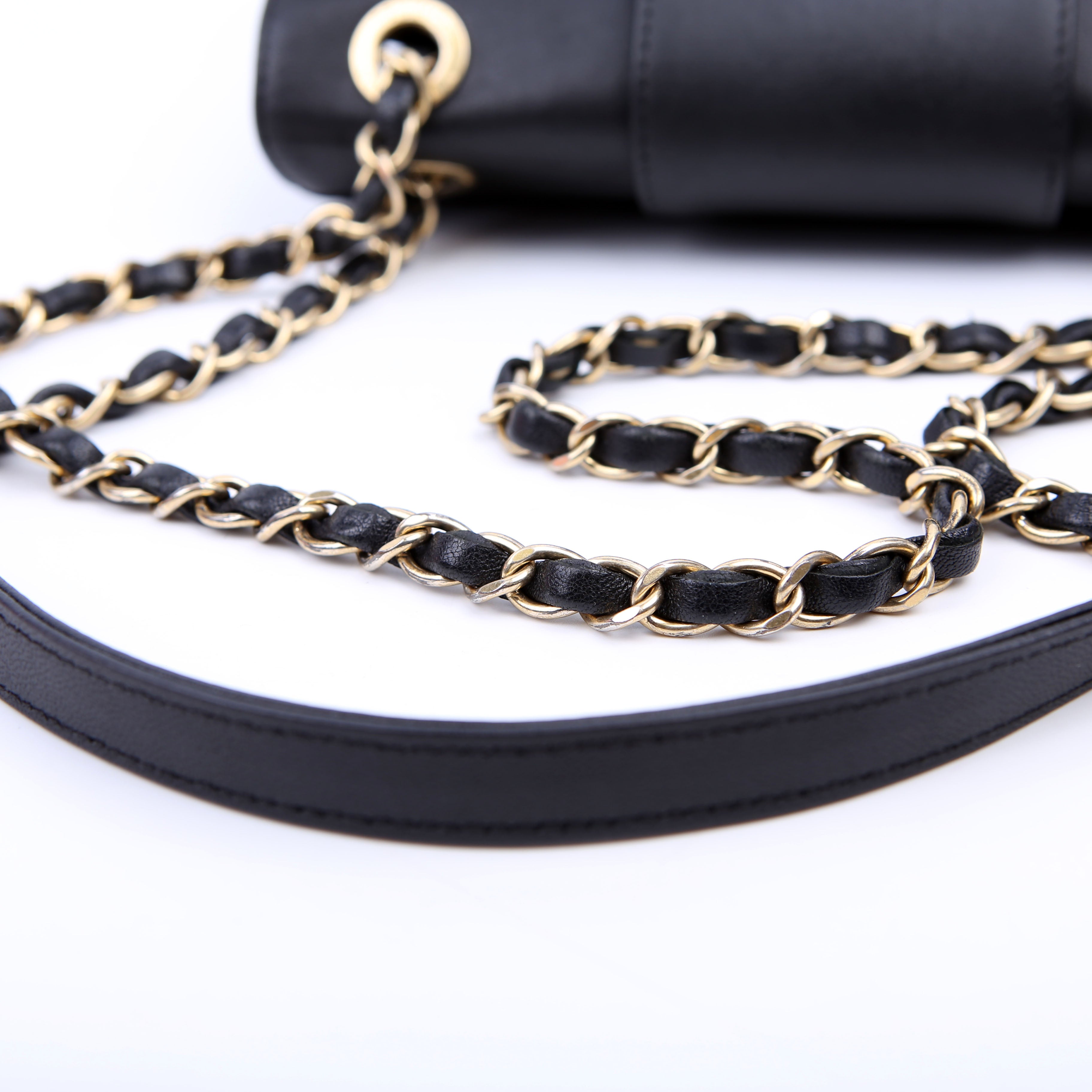 Collar And Tie Flap Chevron Sheepskin 23M Black