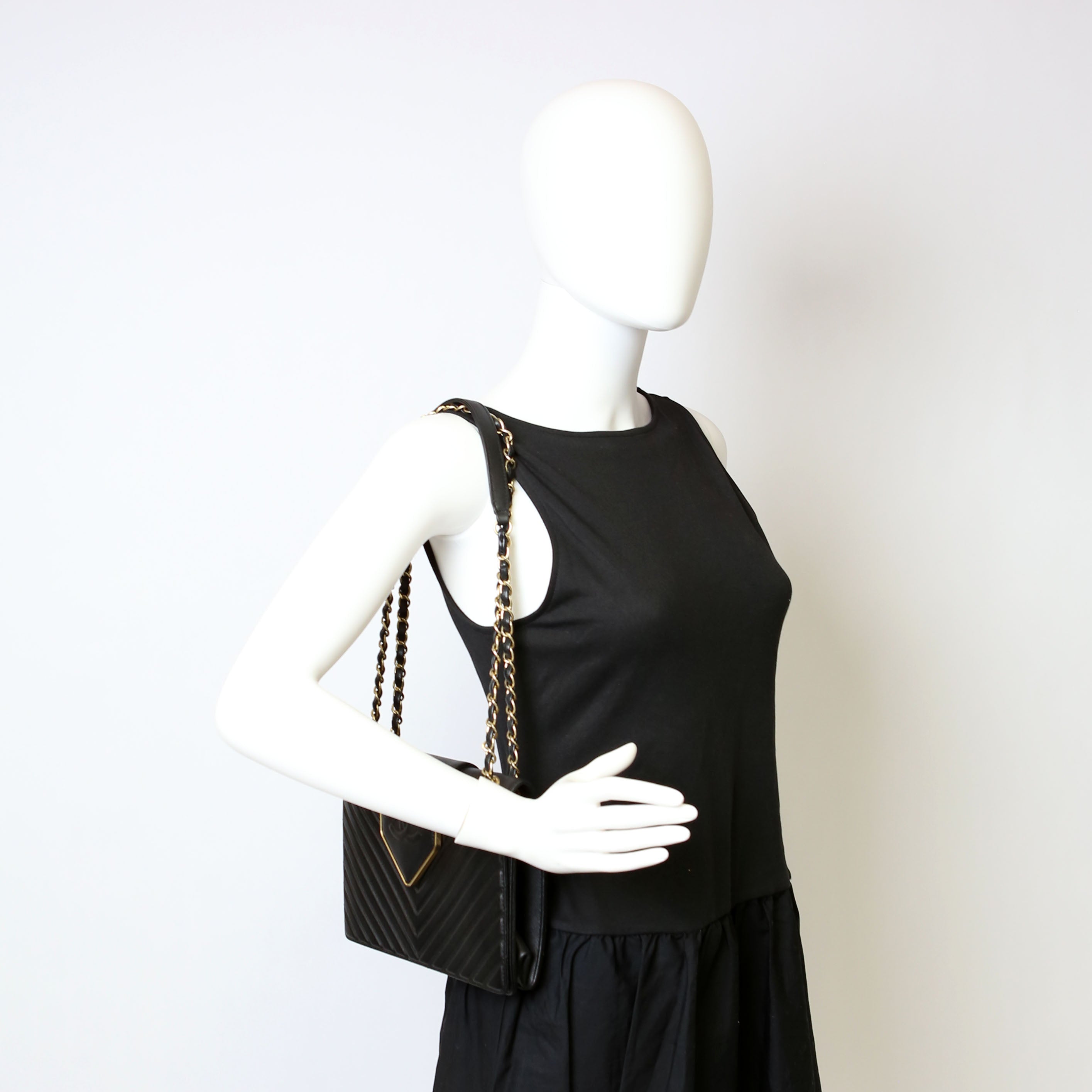 Collar And Tie Flap Chevron Sheepskin 23M Black