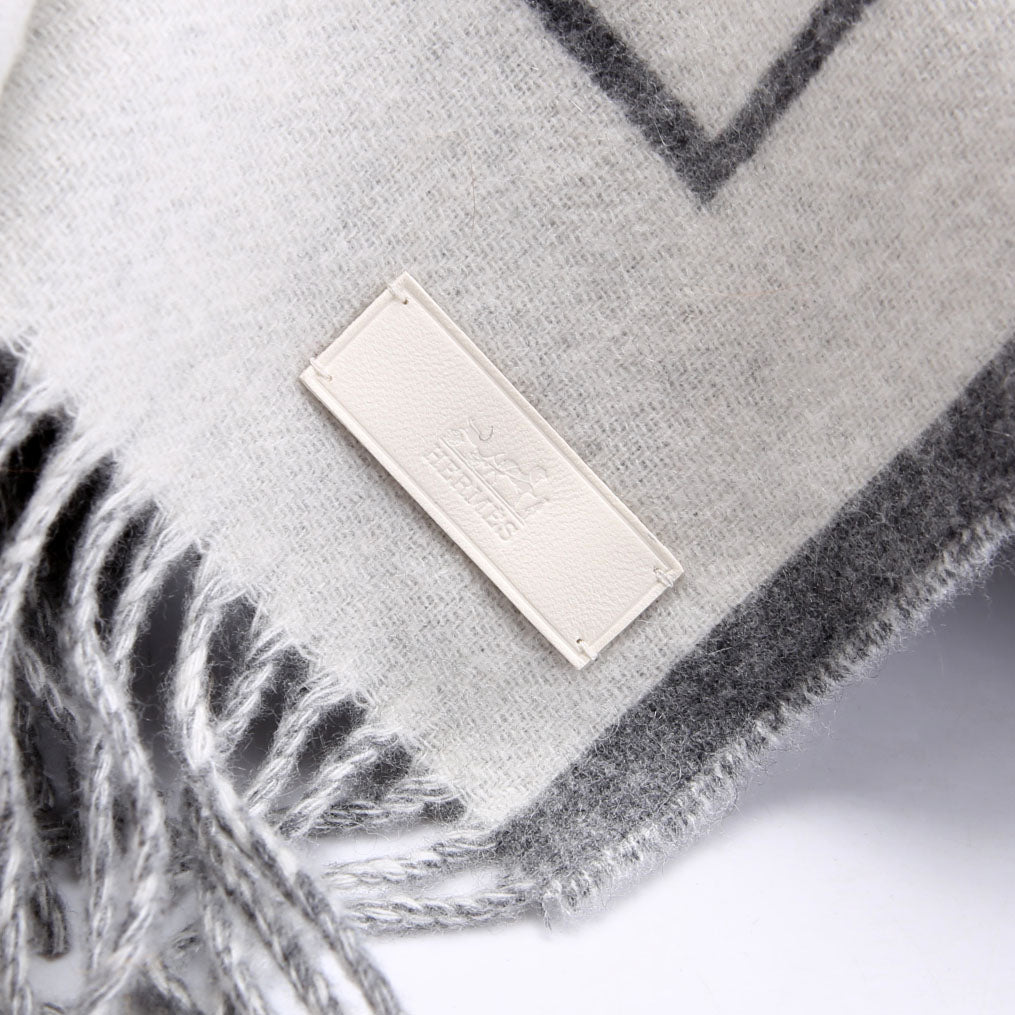 Casaque Lettres Au Carre Cashmere Grey/White