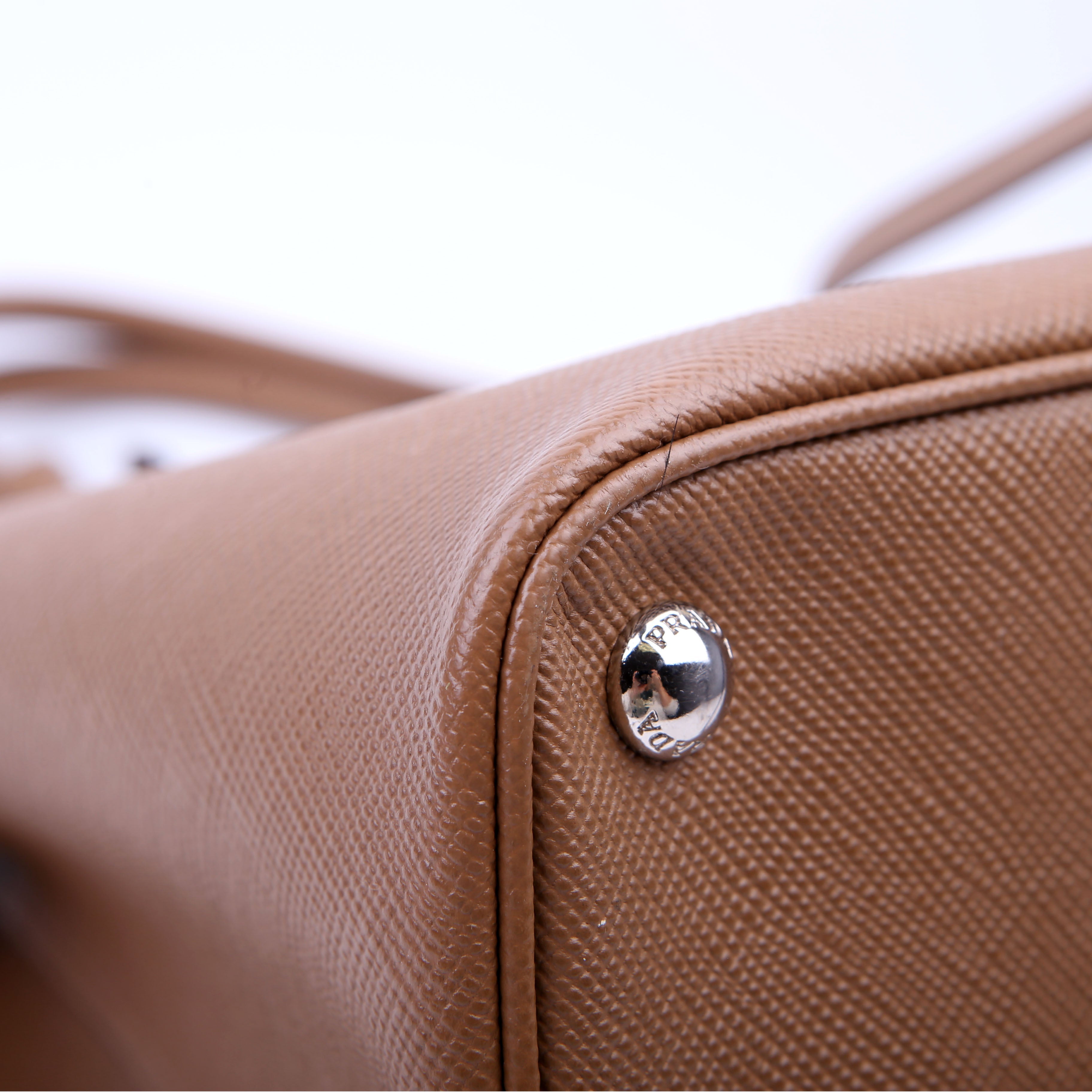 Saffiano Cuir Double Medium Brown