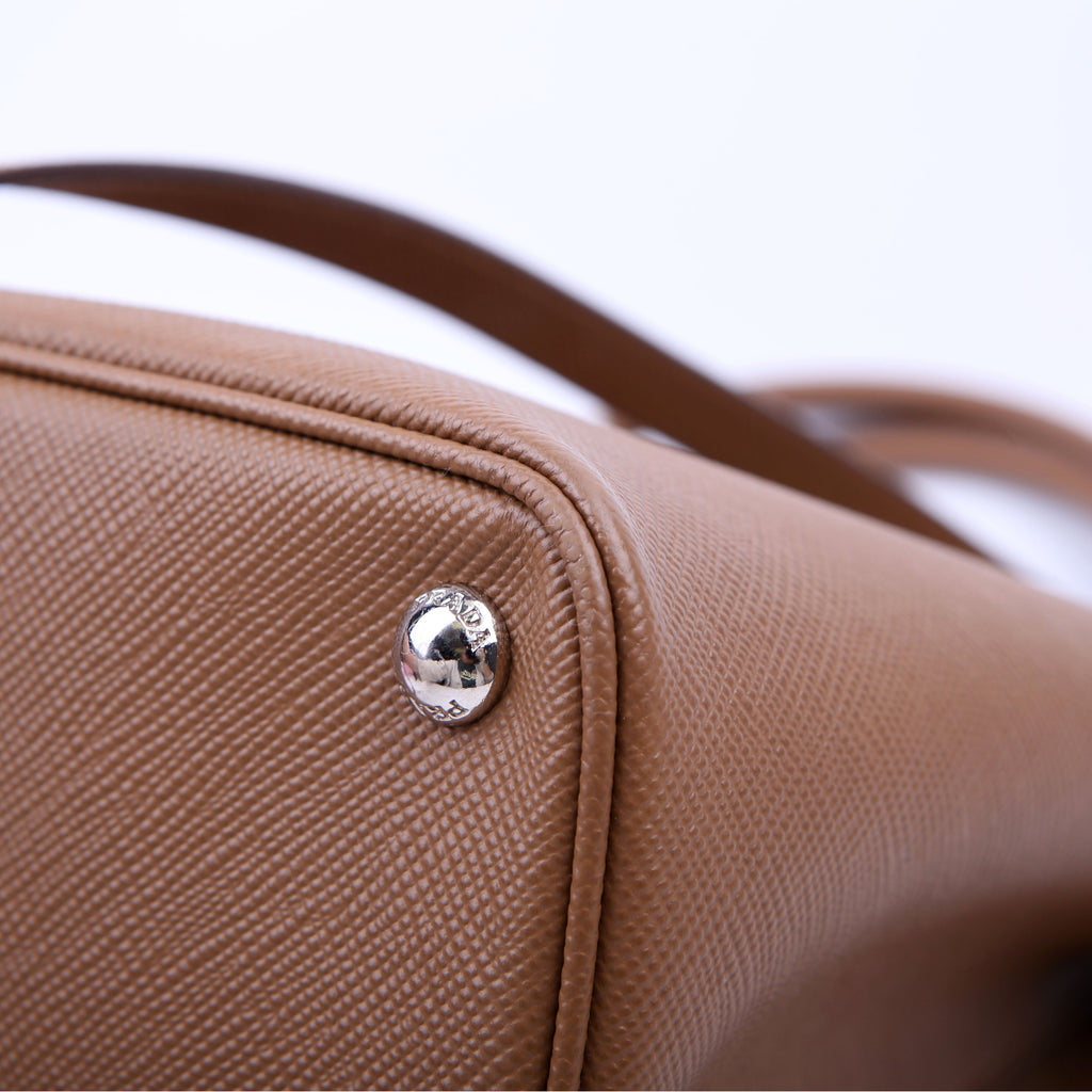 Saffiano Cuir Double Medium Brown
